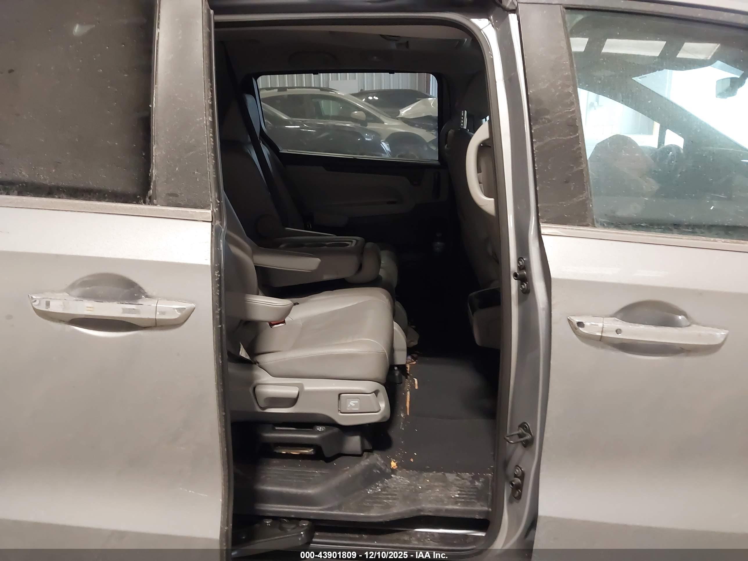 HONDA ODYSSEY image 8
