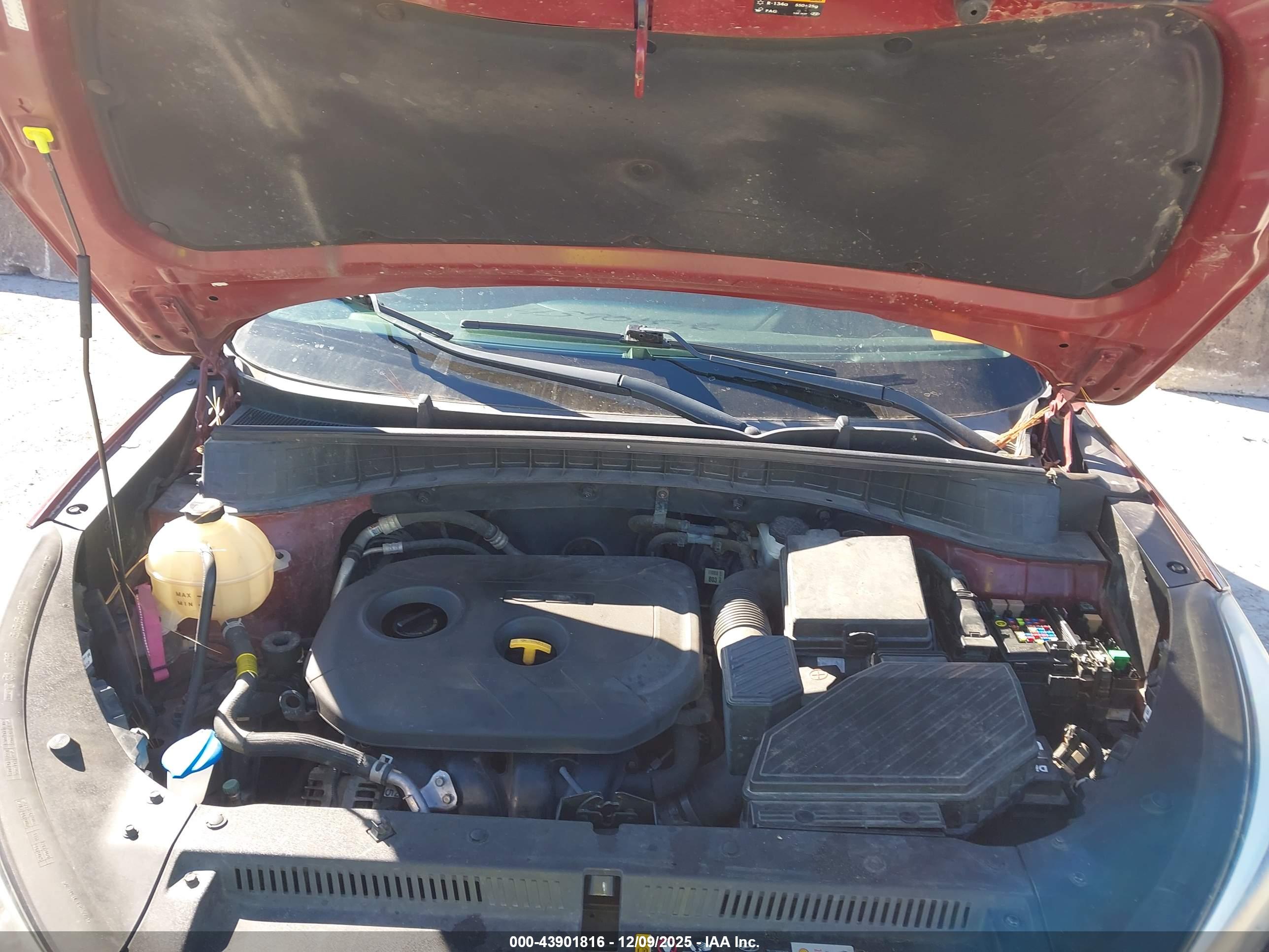 HYUNDAI TUCSON image 10