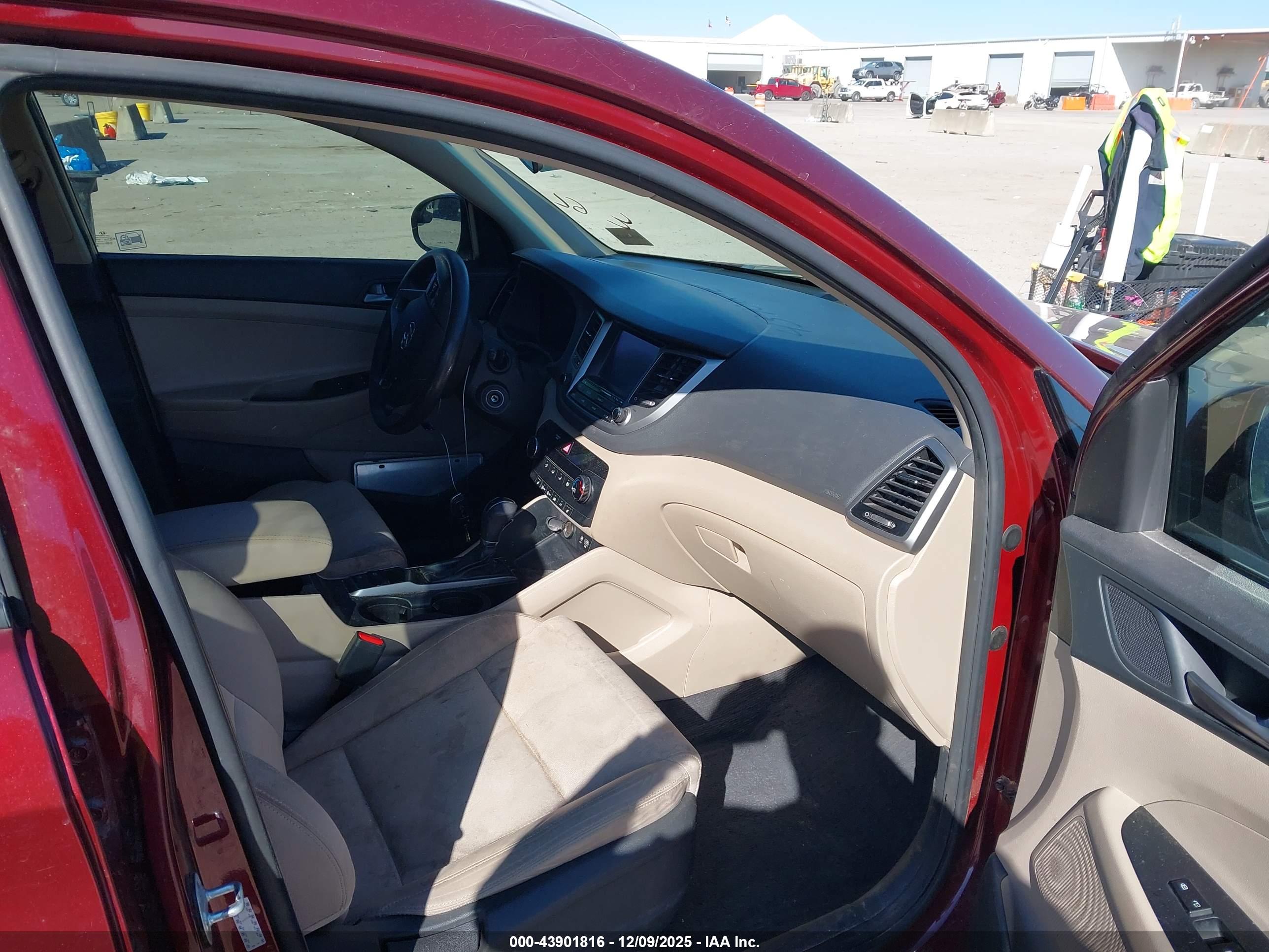 HYUNDAI TUCSON image 5