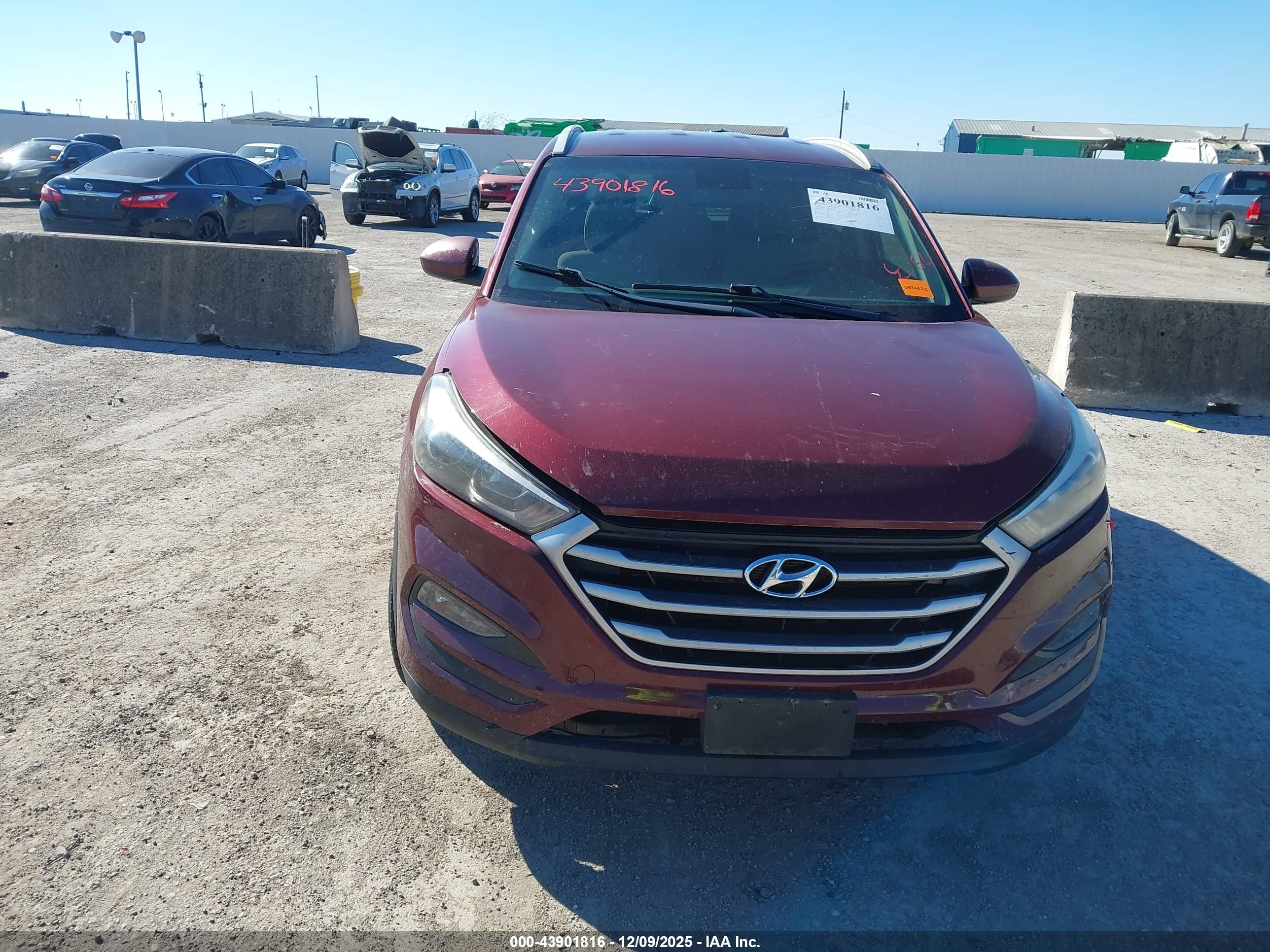 HYUNDAI TUCSON image 6