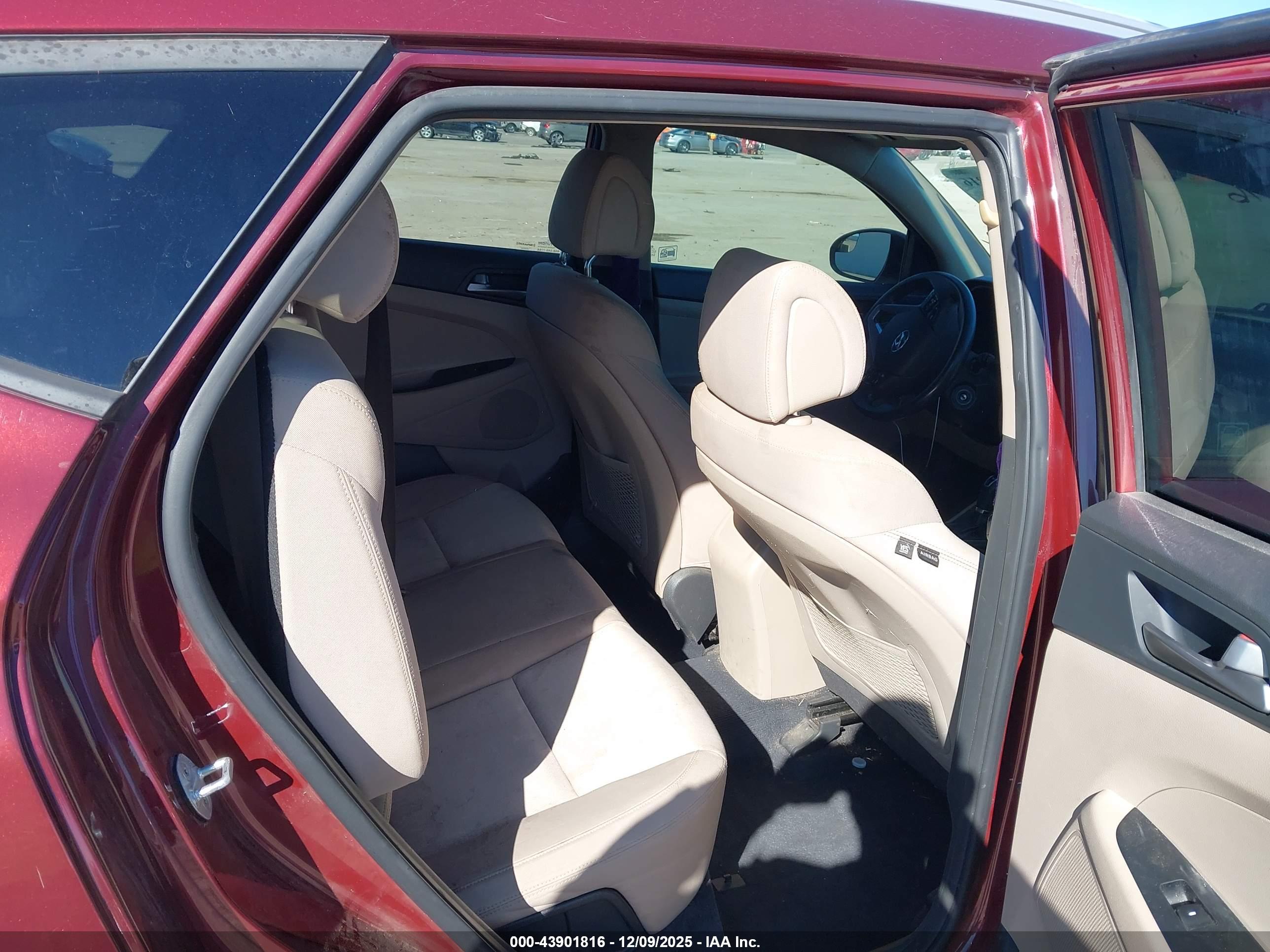 HYUNDAI TUCSON image 8