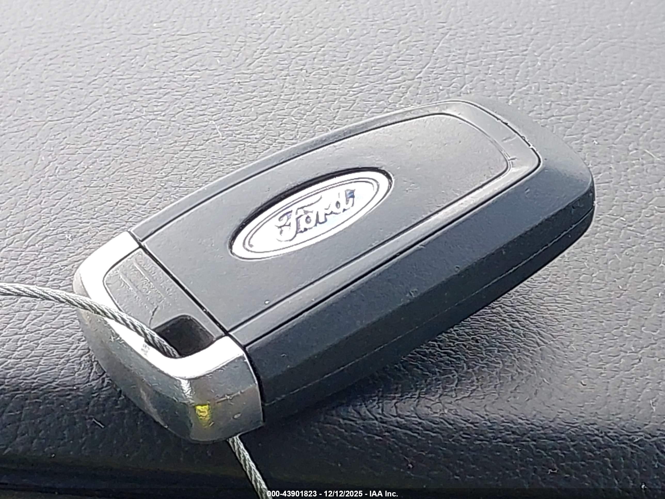 FORD FUSION image 11