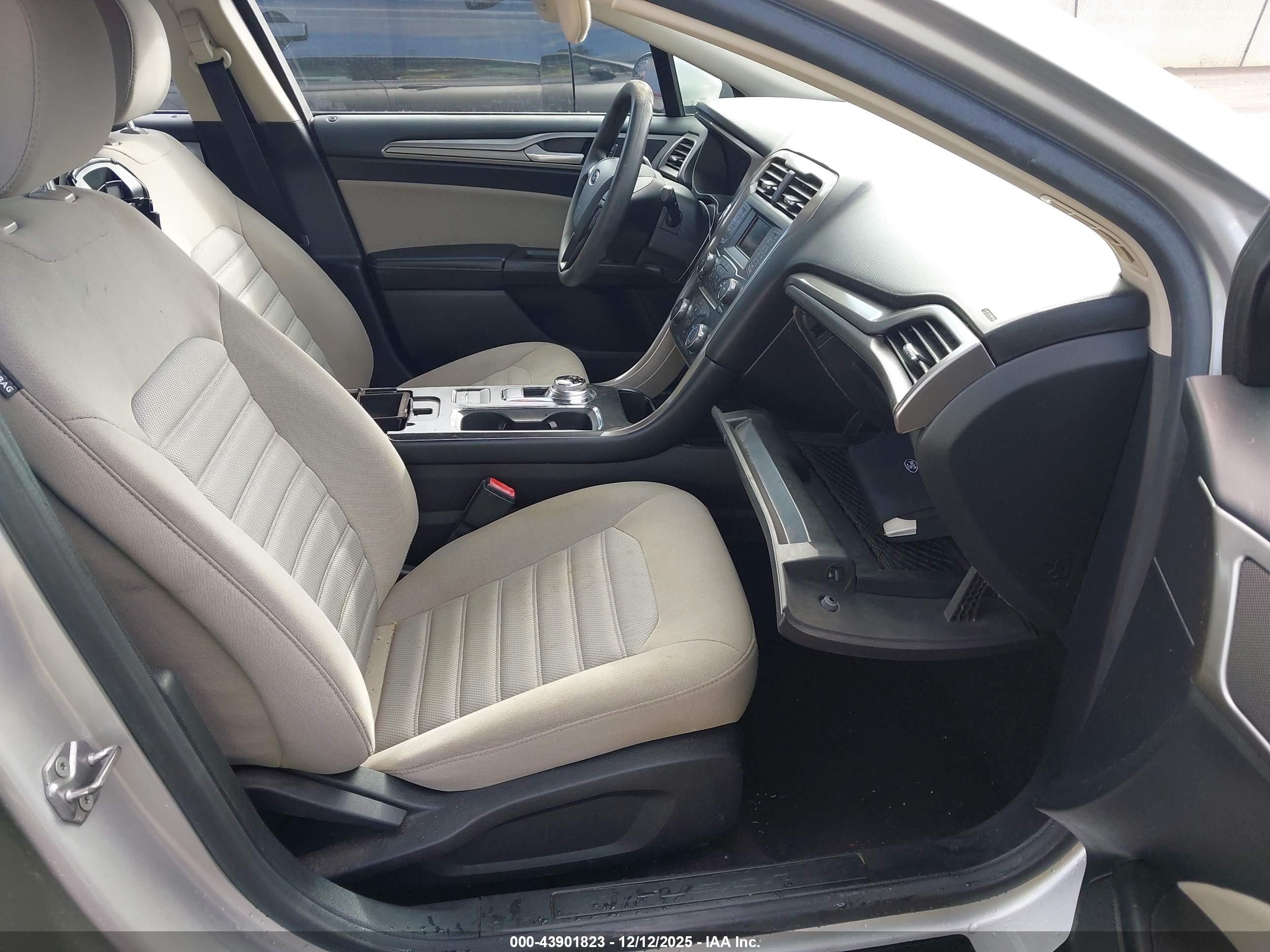 FORD FUSION image 5