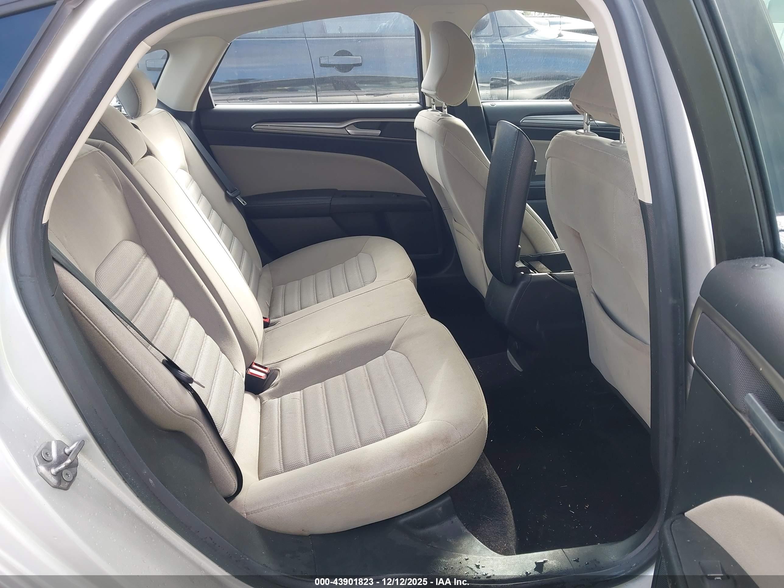 FORD FUSION image 8