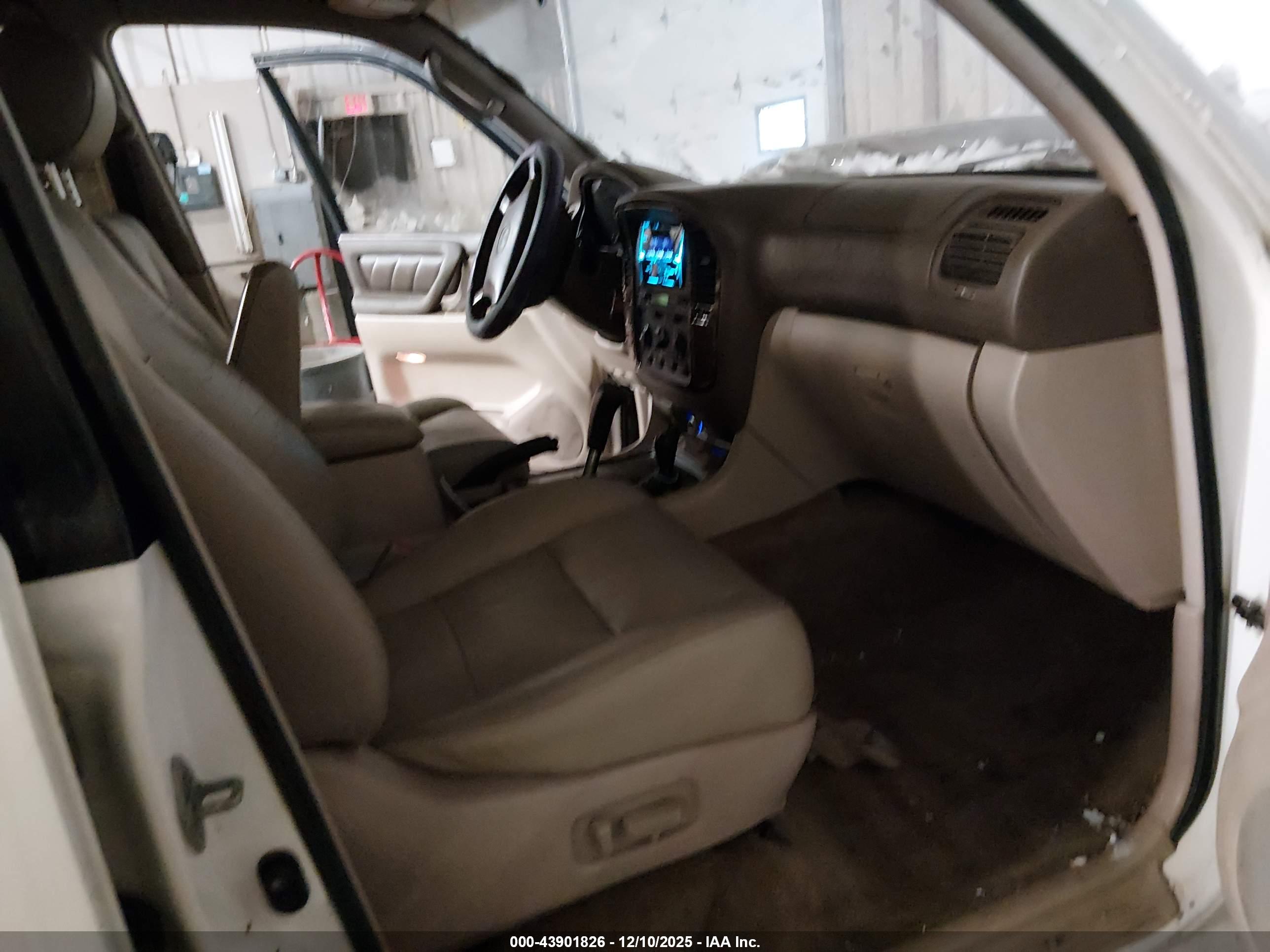 TOYOTA LAND image 5