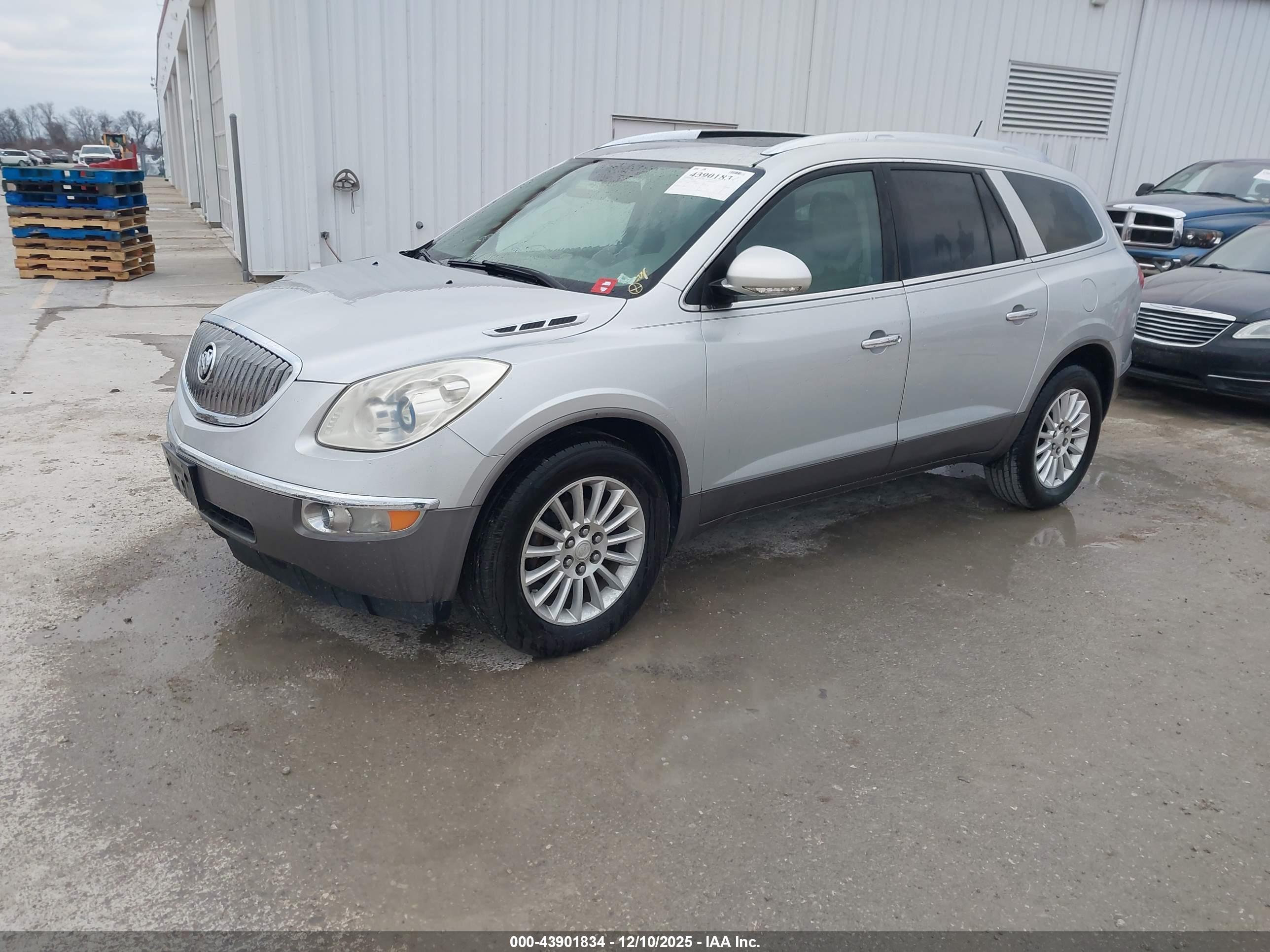 BUICK ENCLAVE image 2