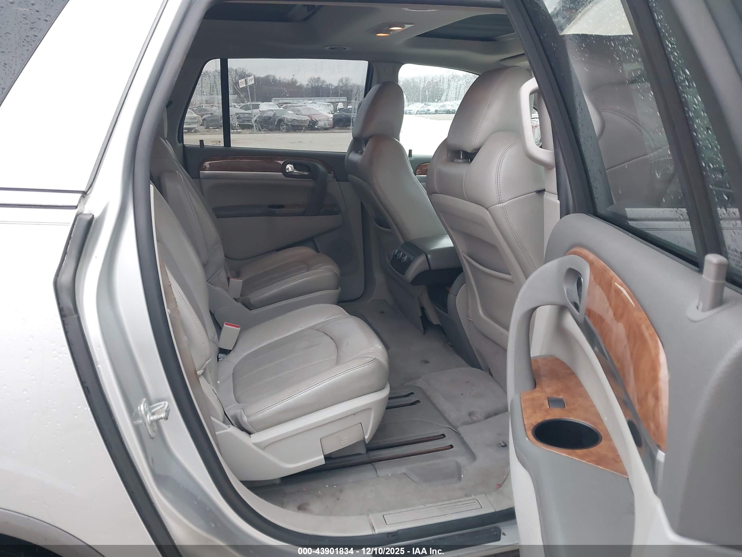 BUICK ENCLAVE image 8