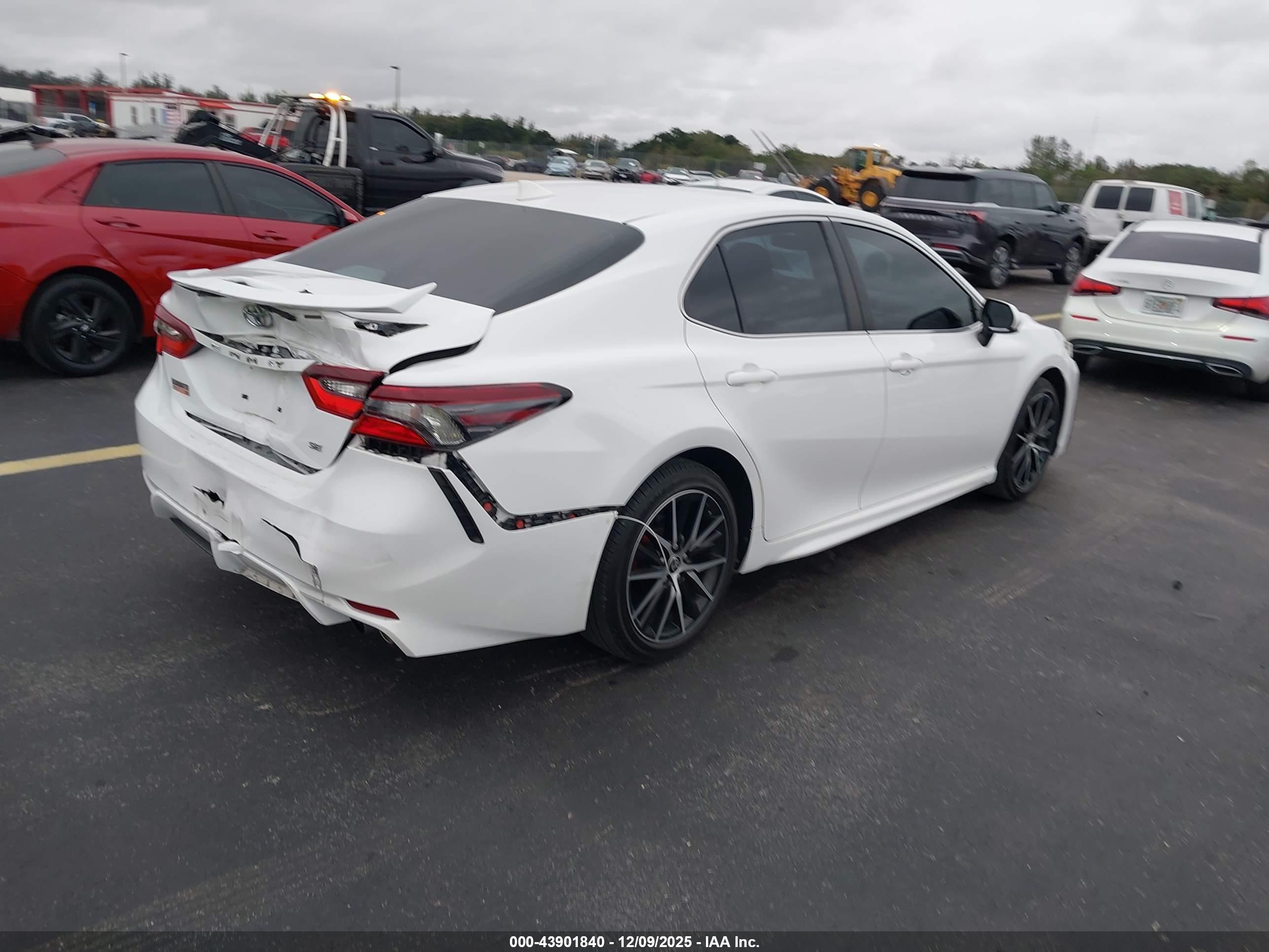 TOYOTA CAMRY image 4