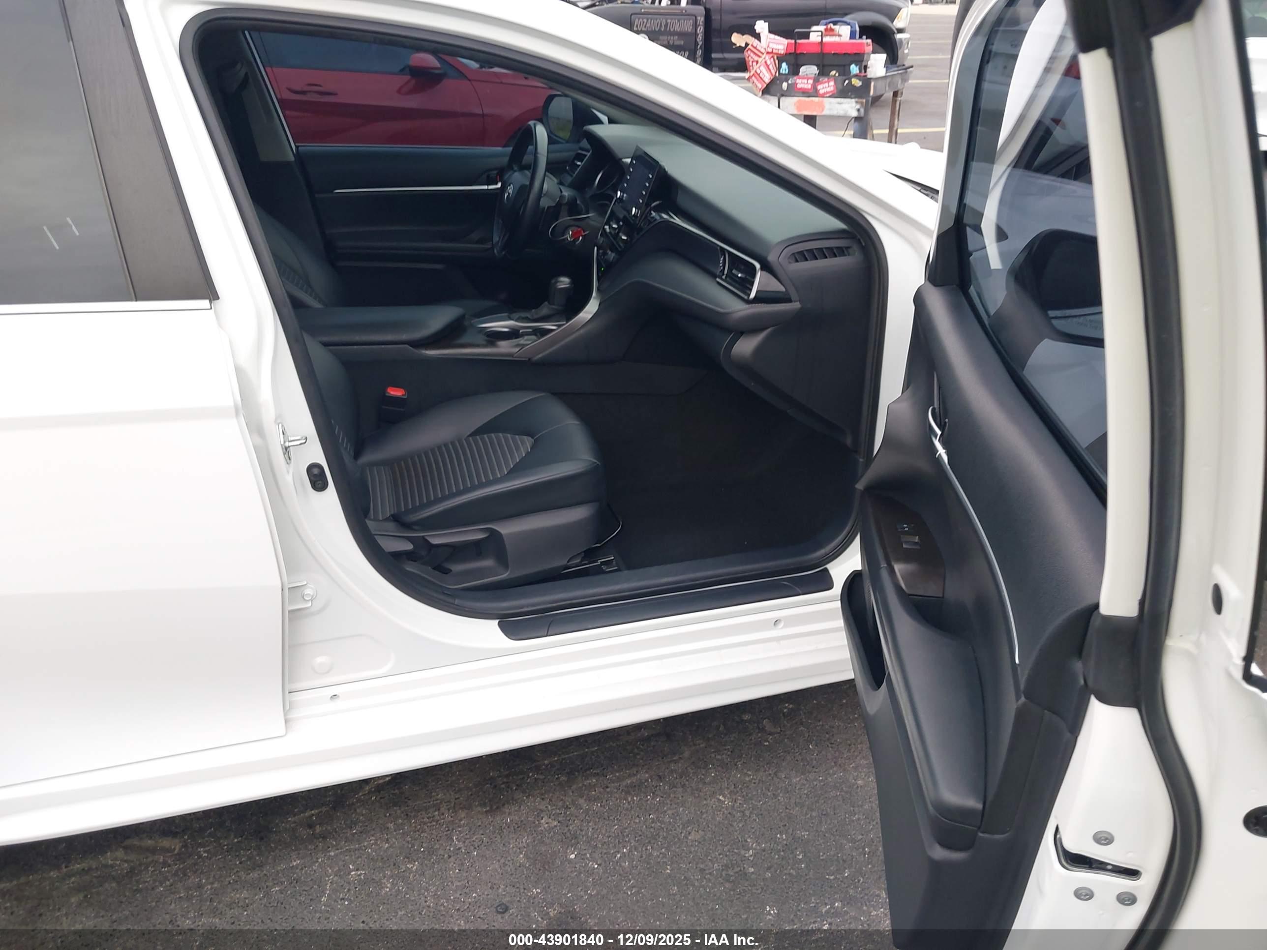 TOYOTA CAMRY image 5