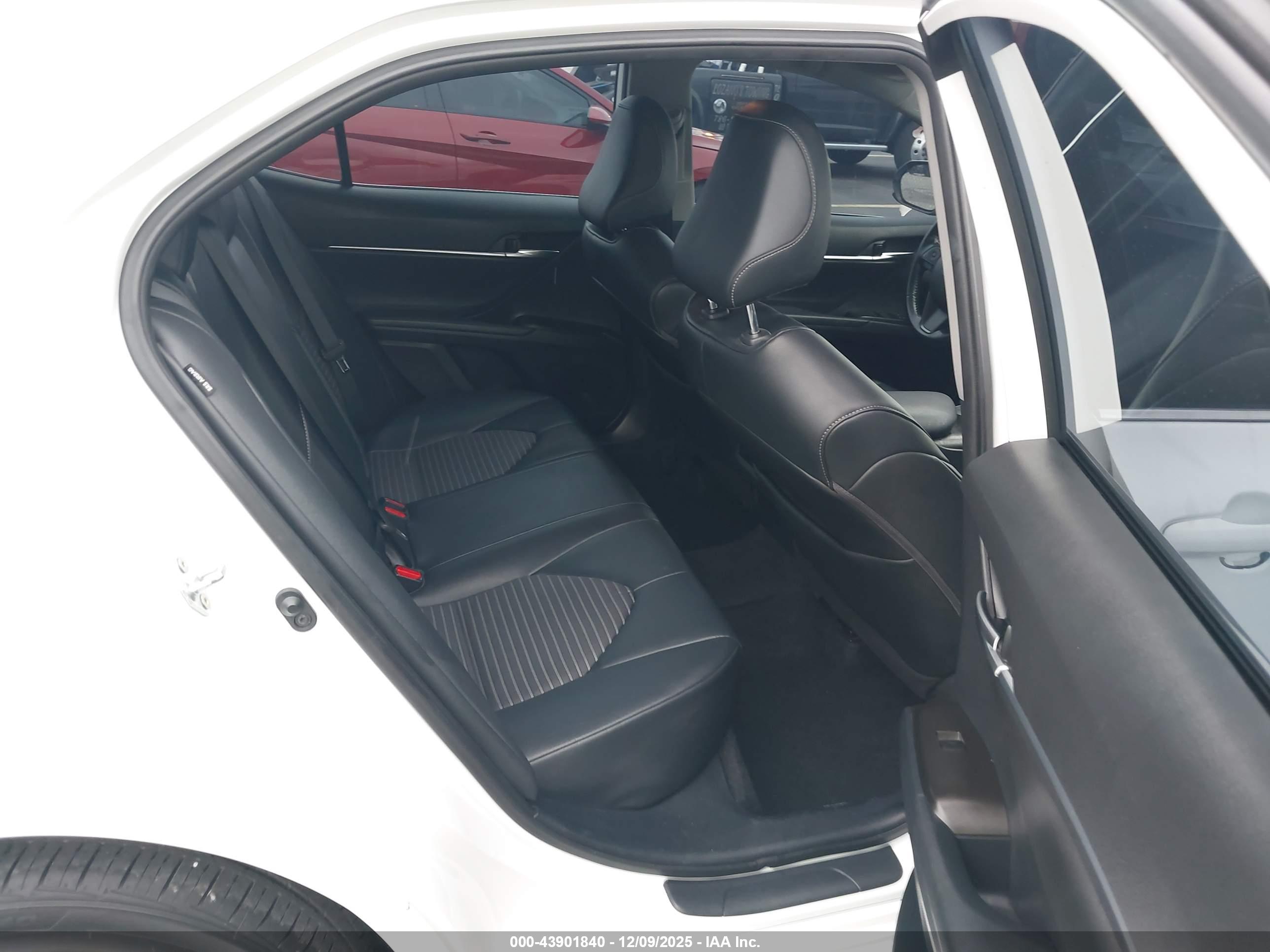 TOYOTA CAMRY image 8