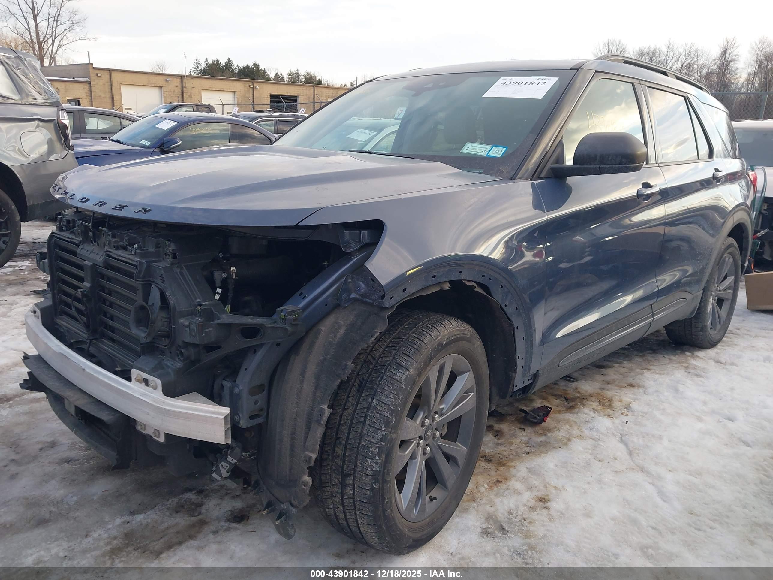 FORD EXPLORER image 2