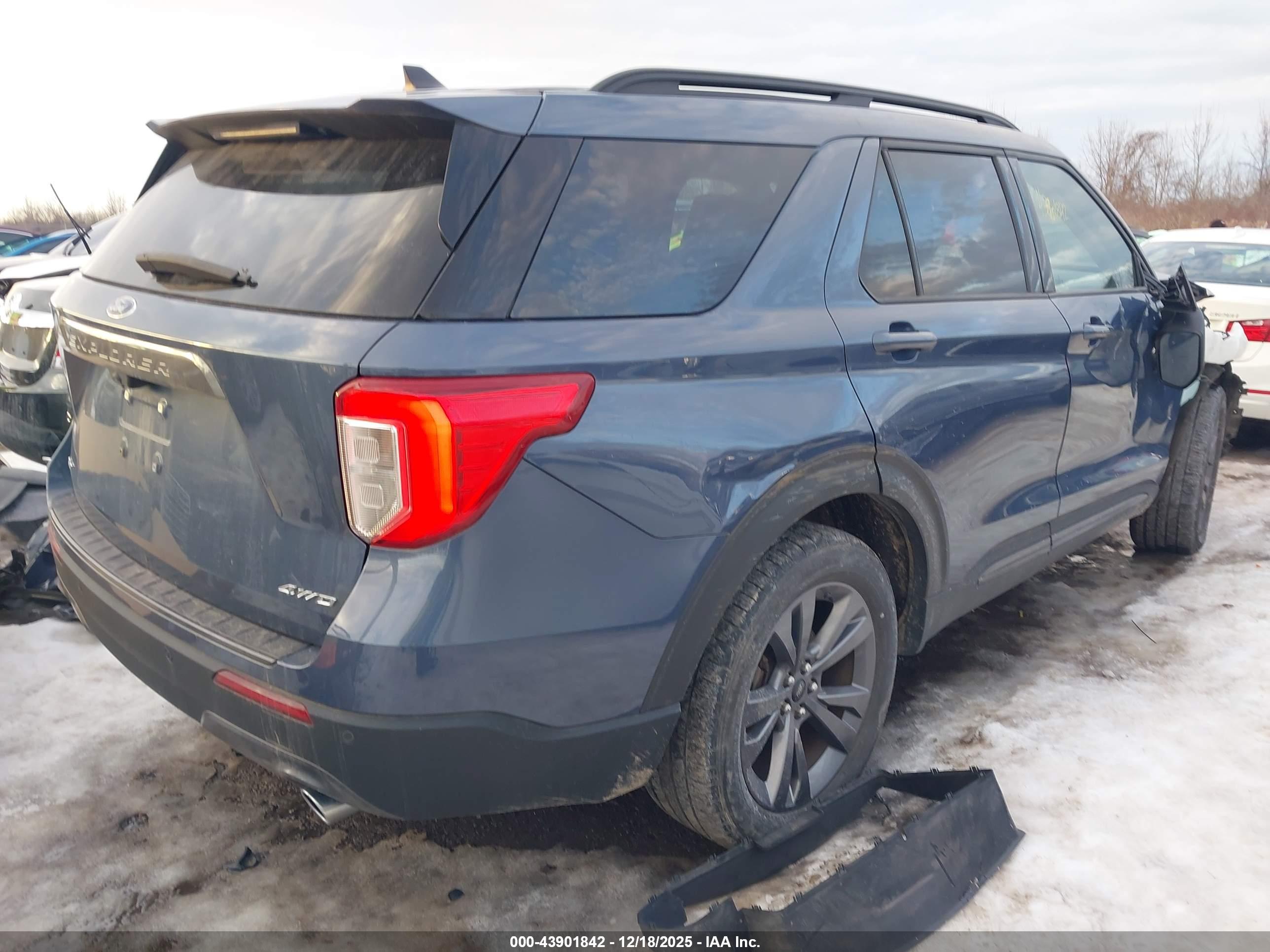 FORD EXPLORER image 4