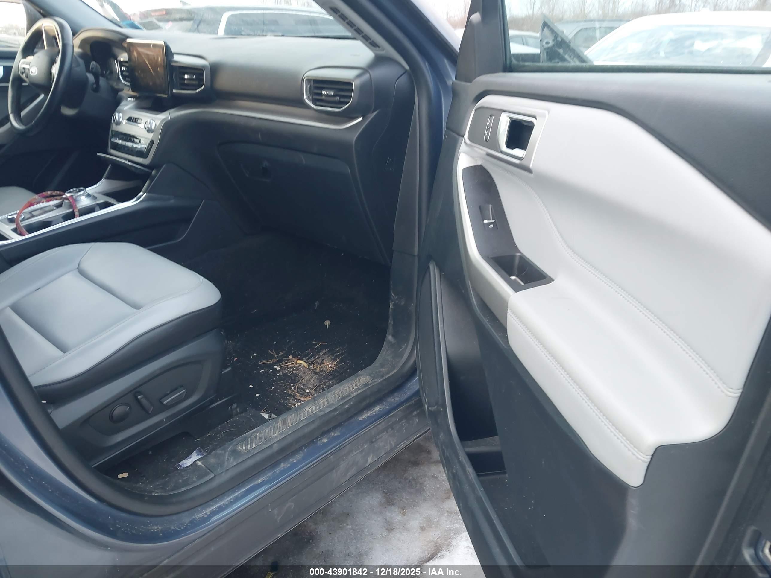 FORD EXPLORER image 5