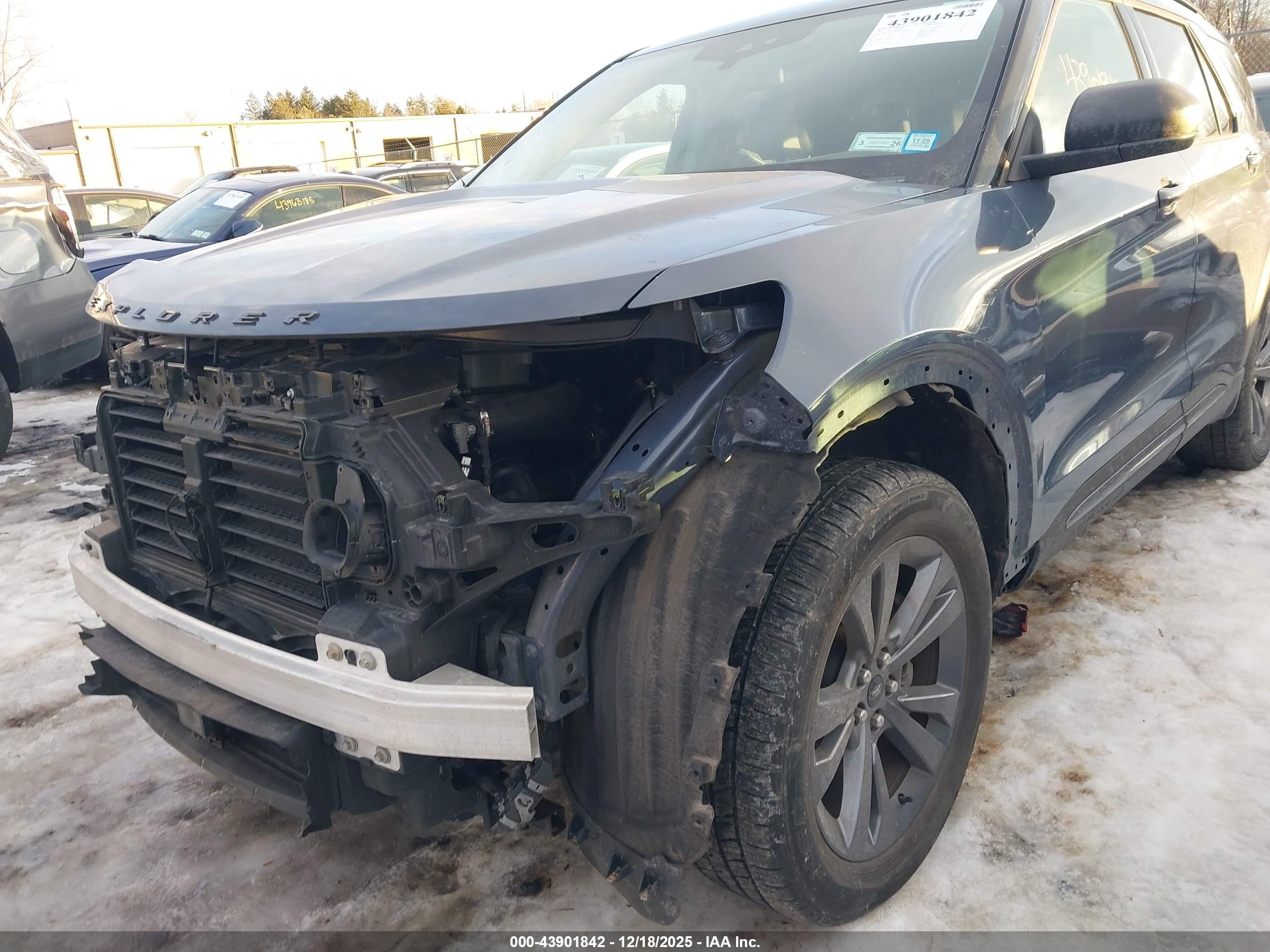 FORD EXPLORER image 6