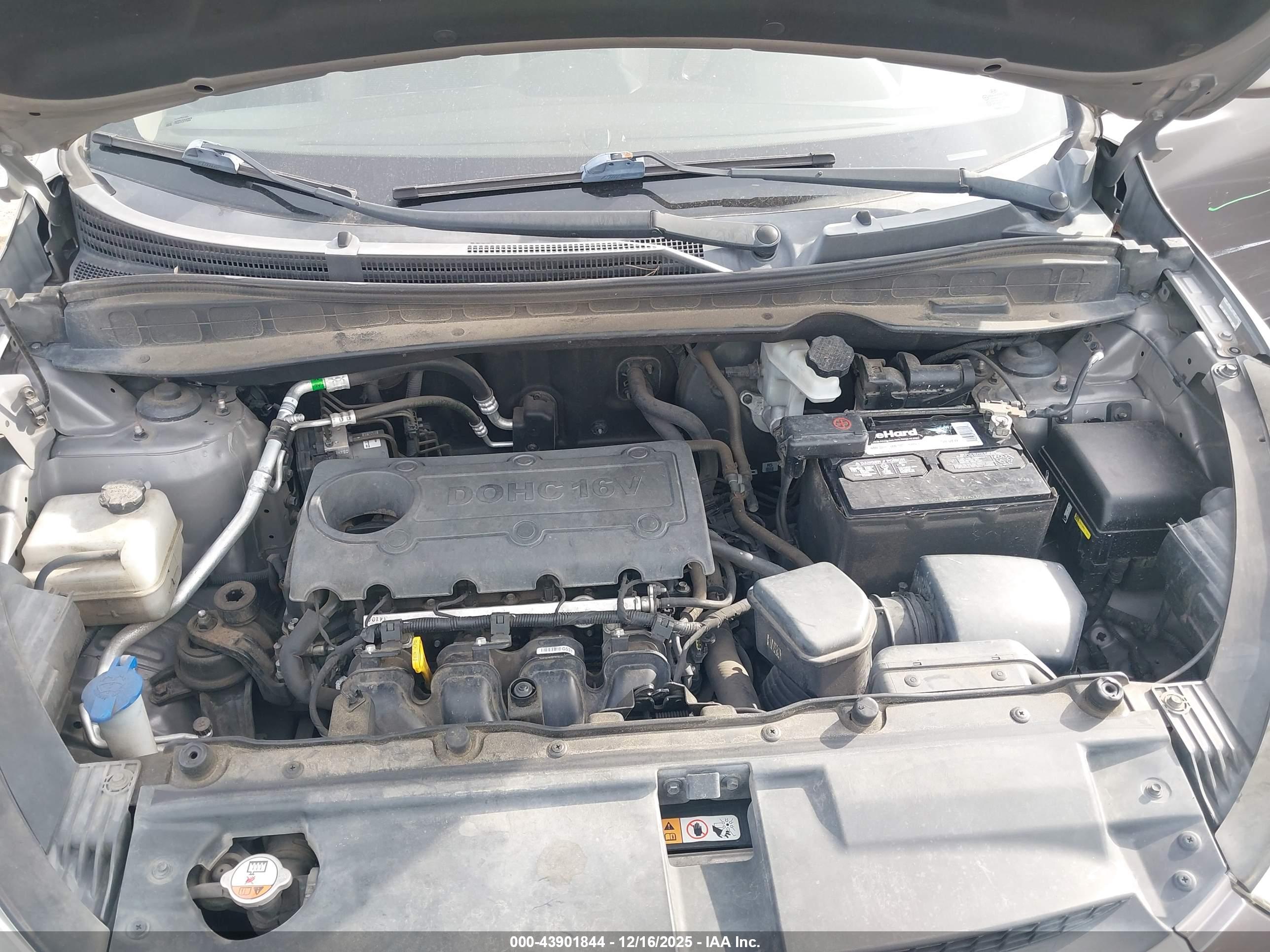 HYUNDAI TUCSON image 10
