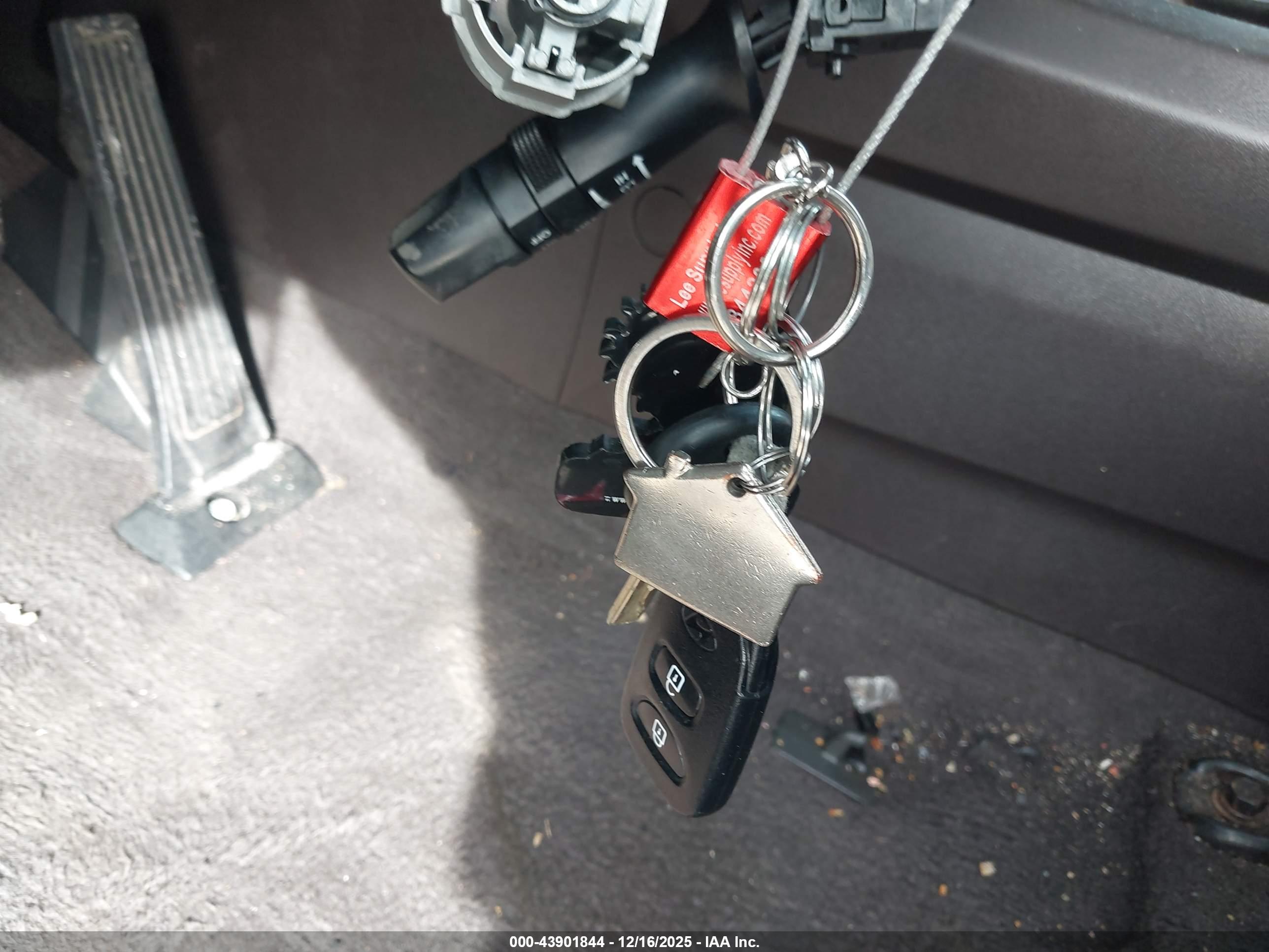 HYUNDAI TUCSON image 11