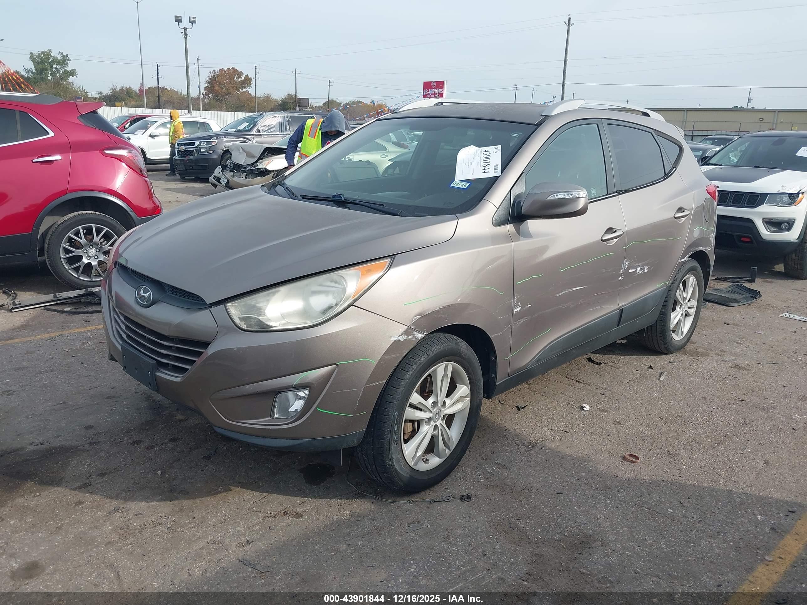 HYUNDAI TUCSON image 2
