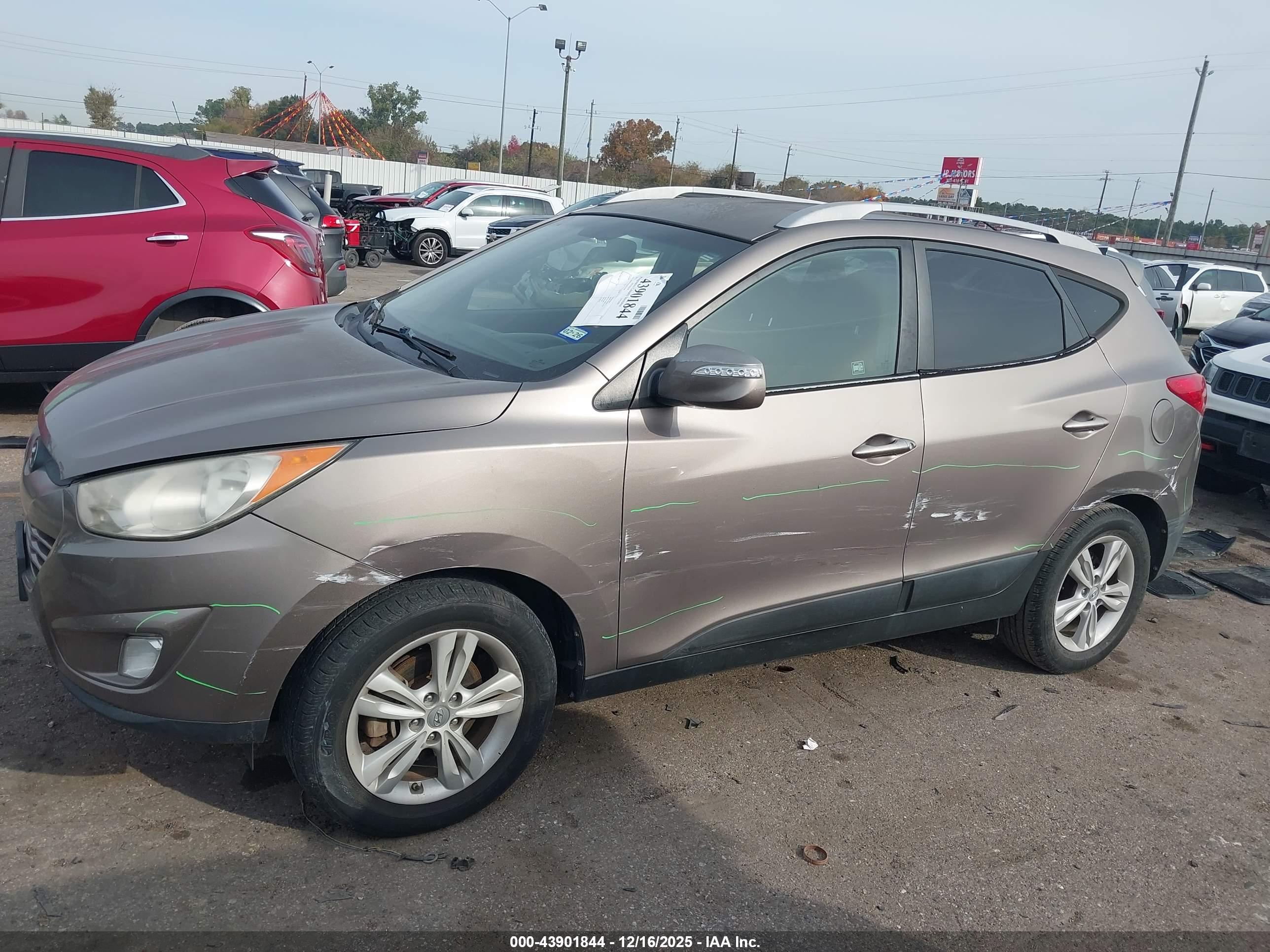 HYUNDAI TUCSON image 6