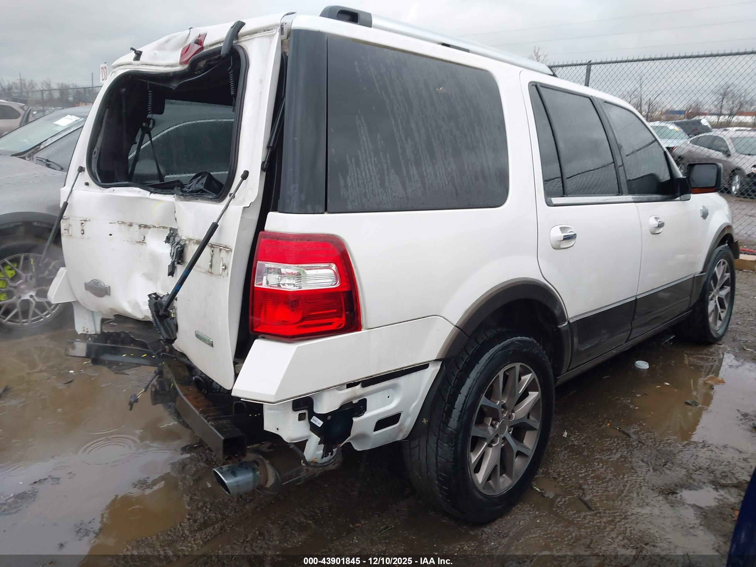 FORD EXPEDITION image 4