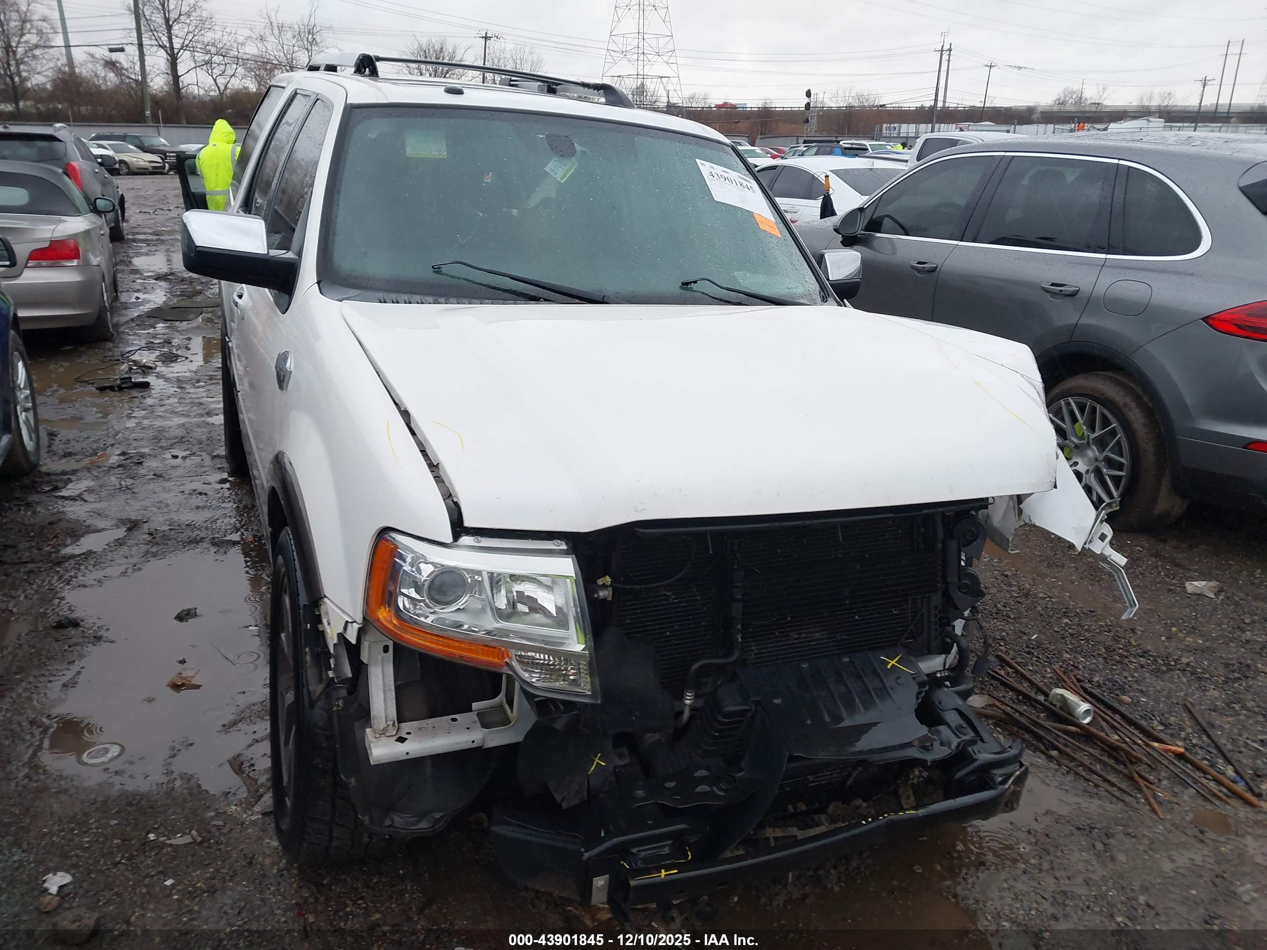 FORD EXPEDITION image 6