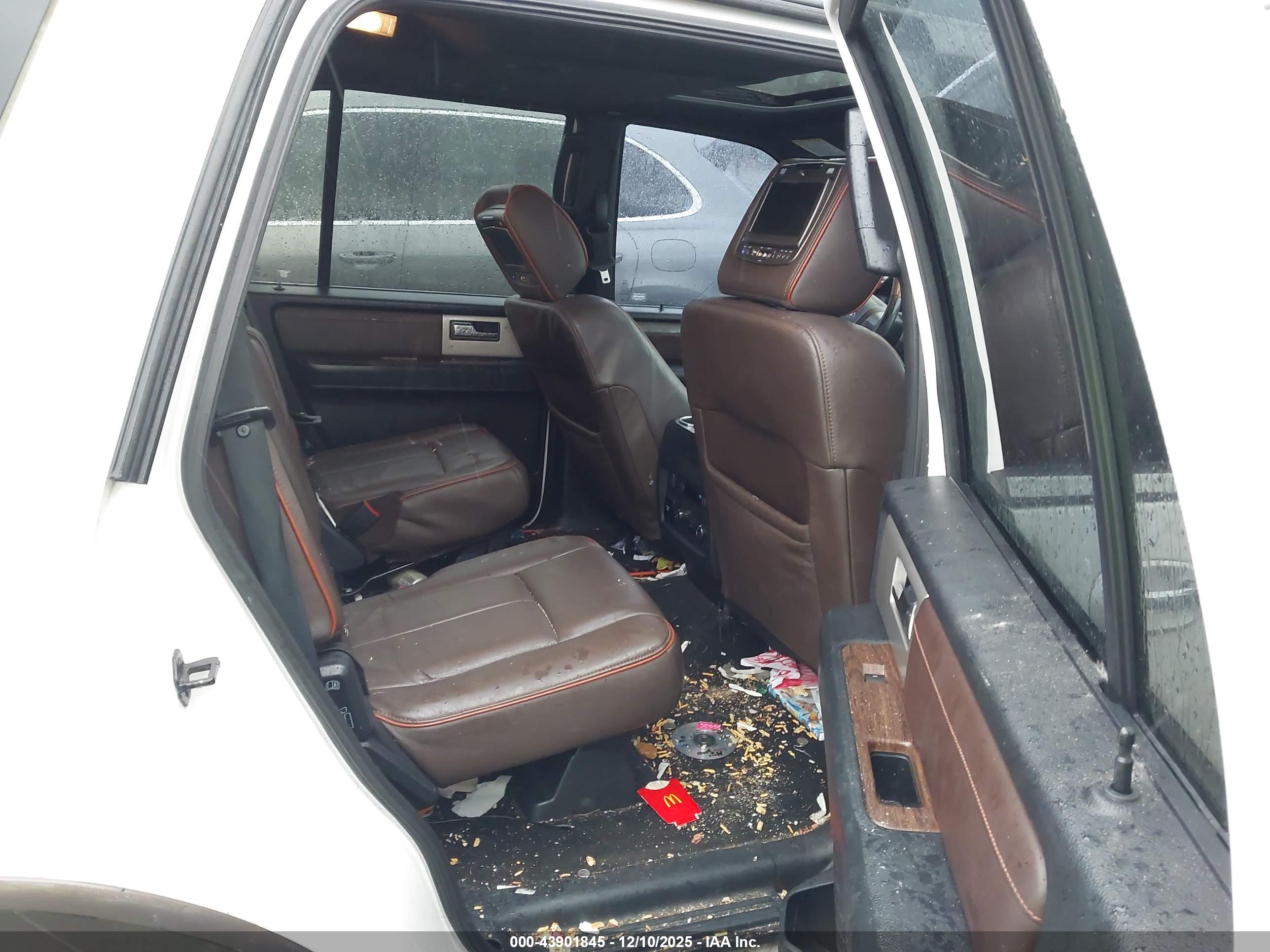 FORD EXPEDITION image 8