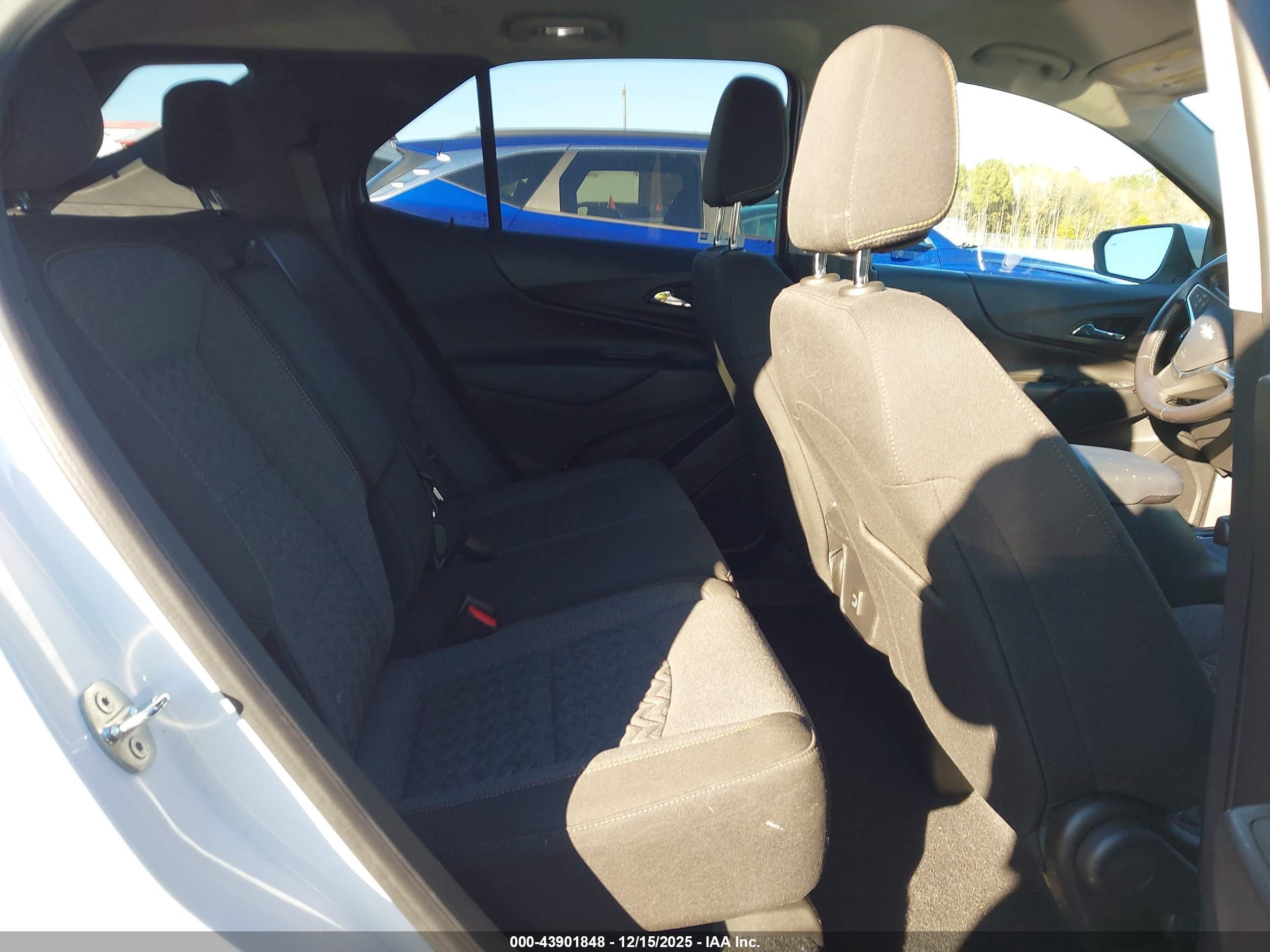 CHEVROLET EQUINOX image 8