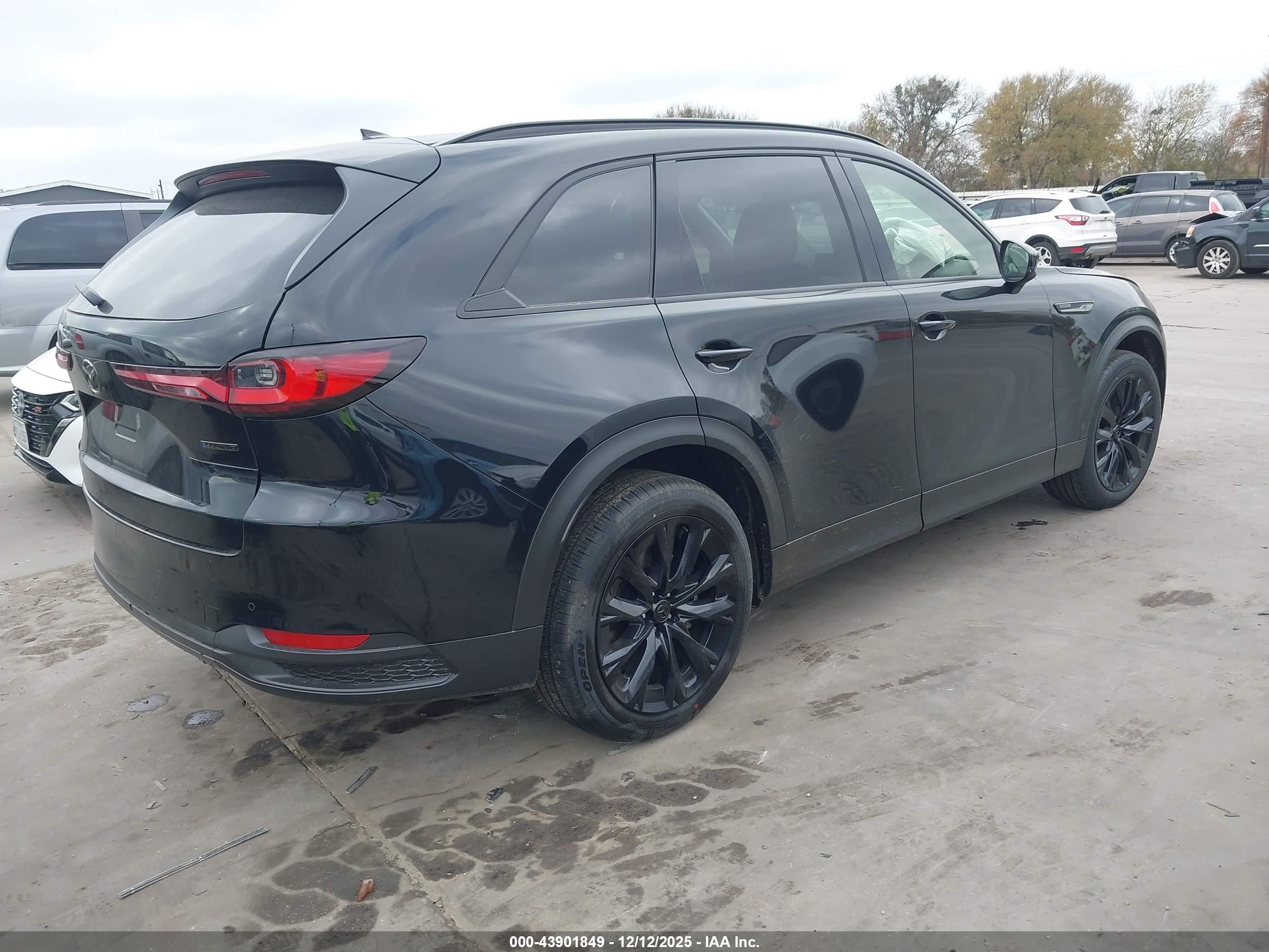 MAZDA CX-90 image 4