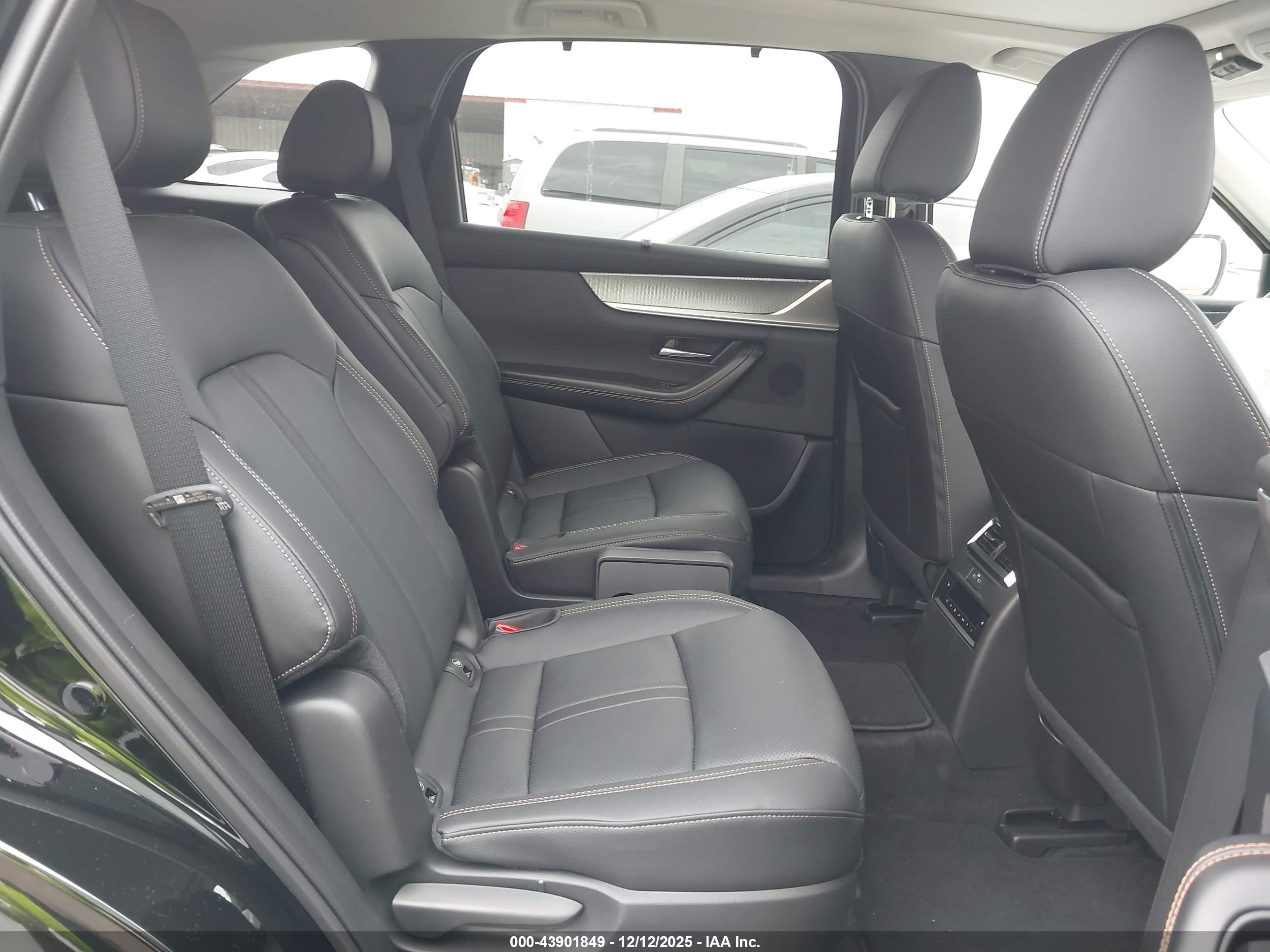 MAZDA CX-90 image 8
