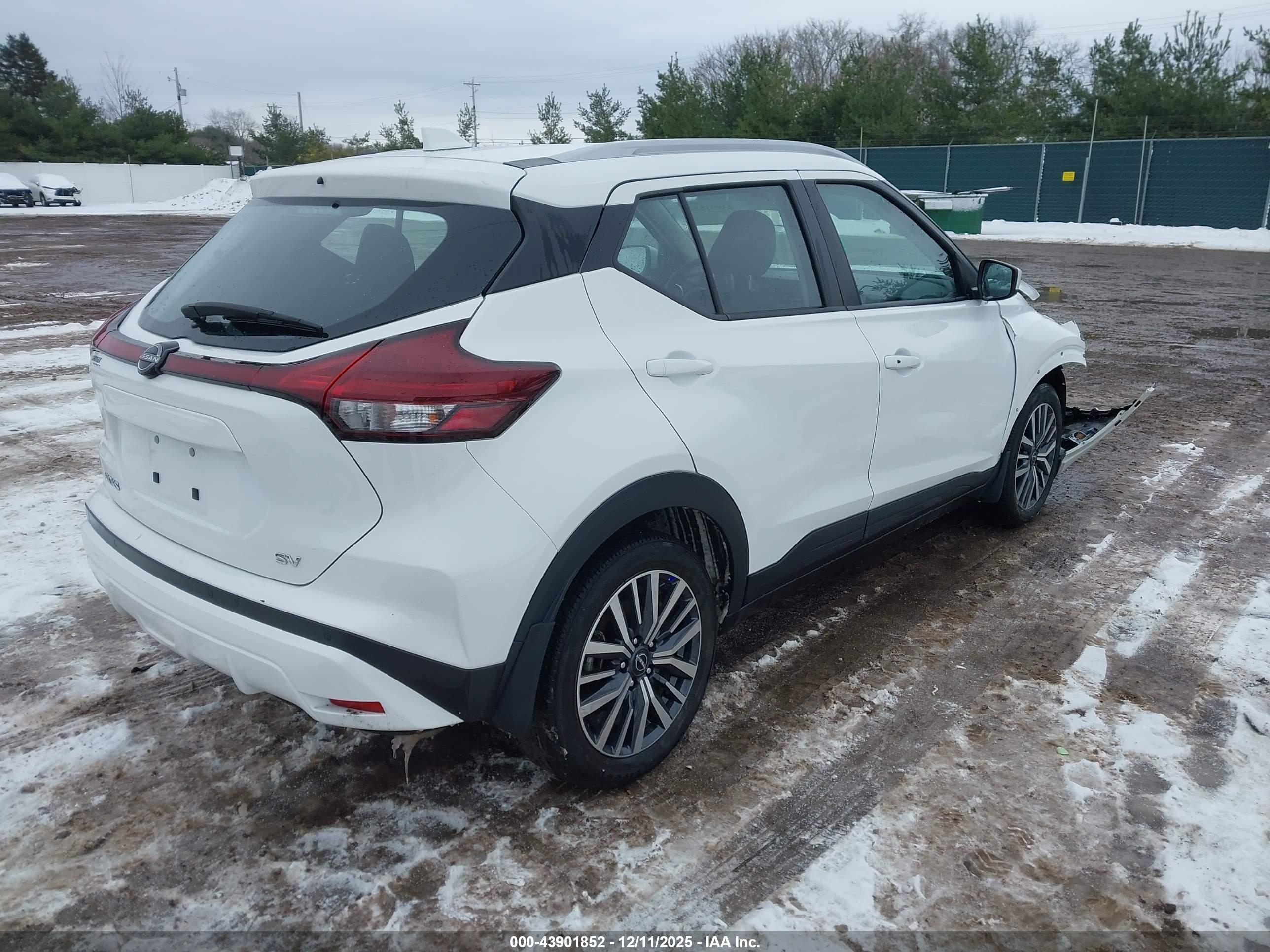 NISSAN KICKS image 4