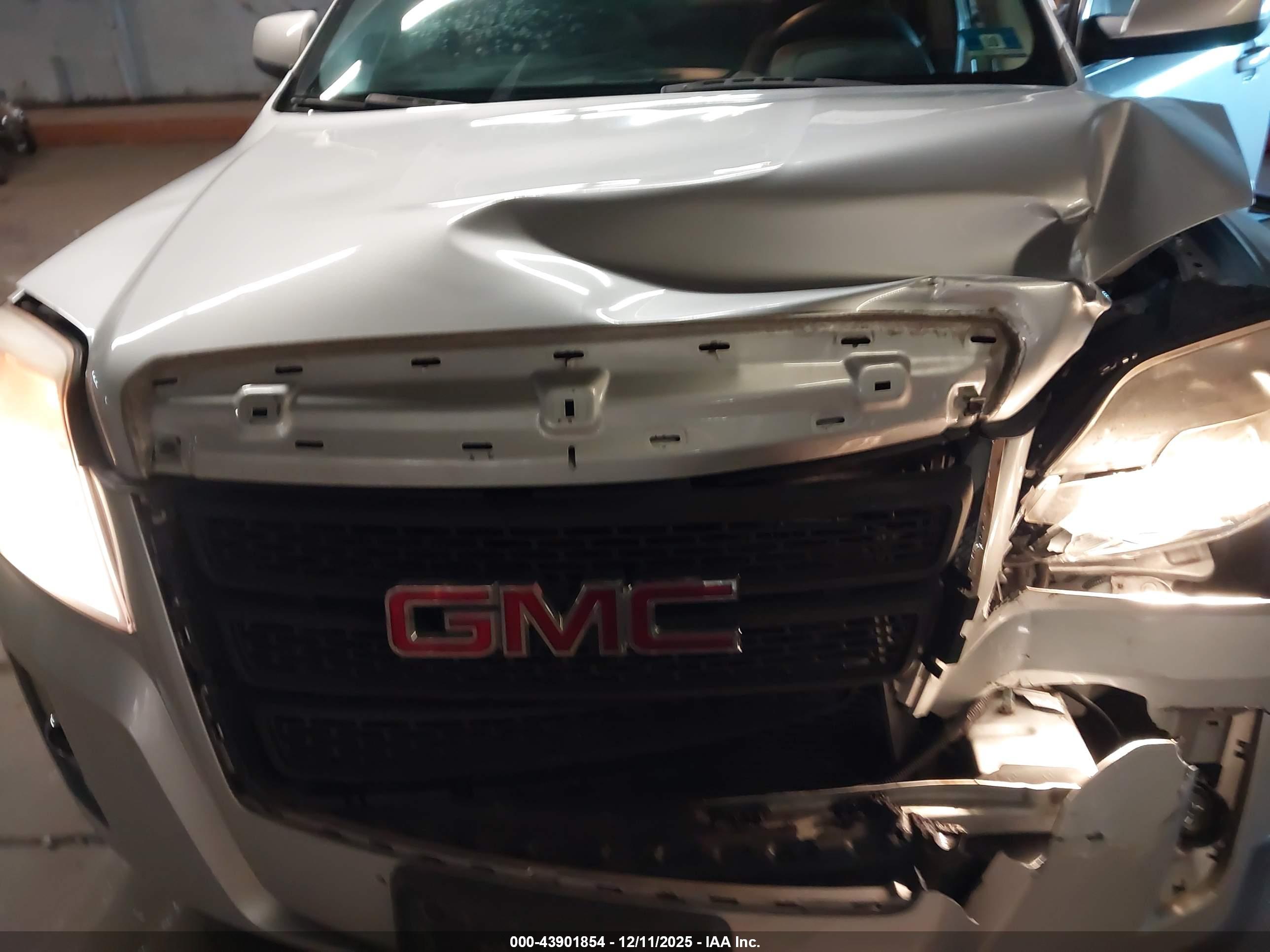GMC TERRAIN image 10