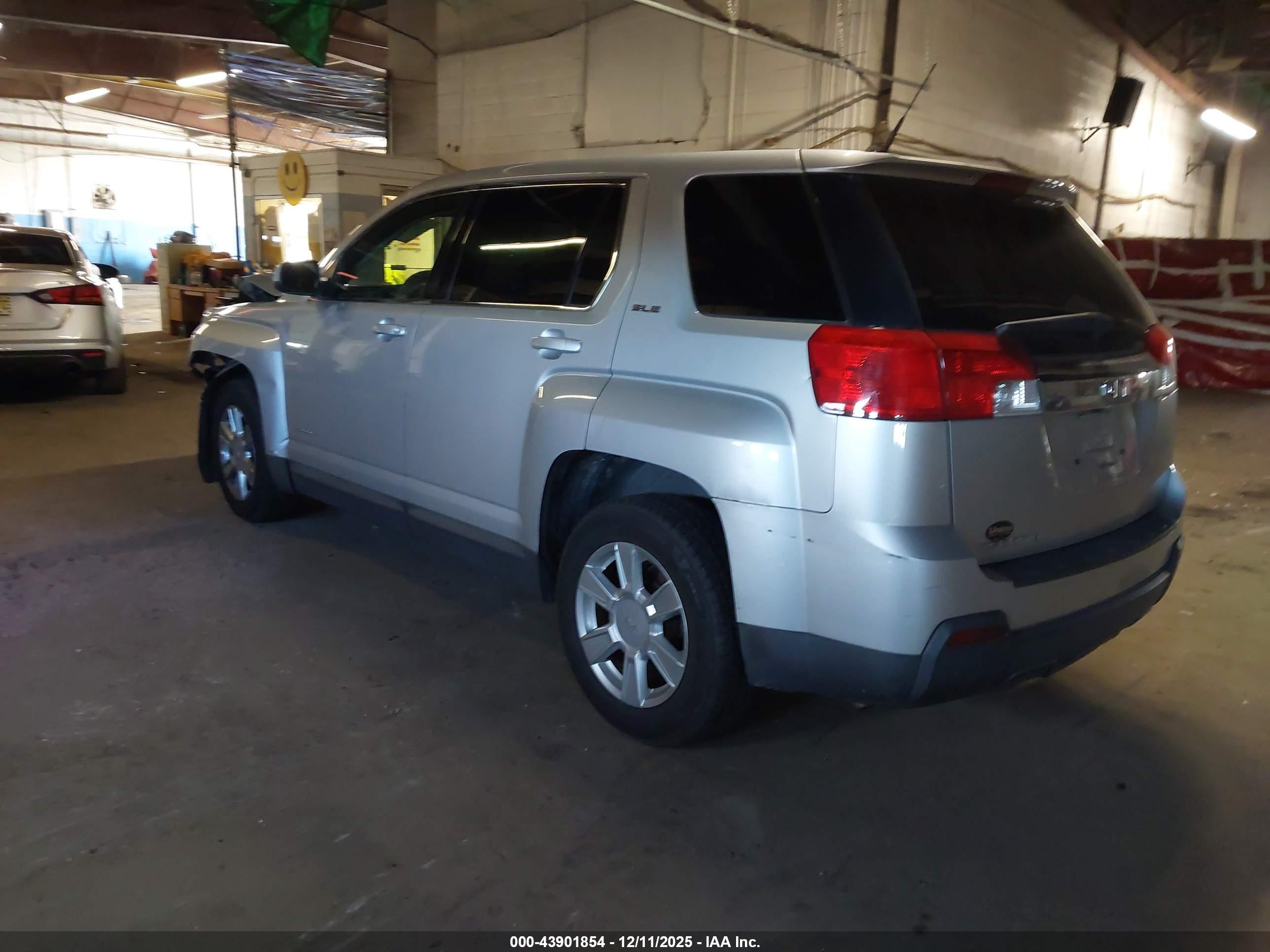 GMC TERRAIN image 3