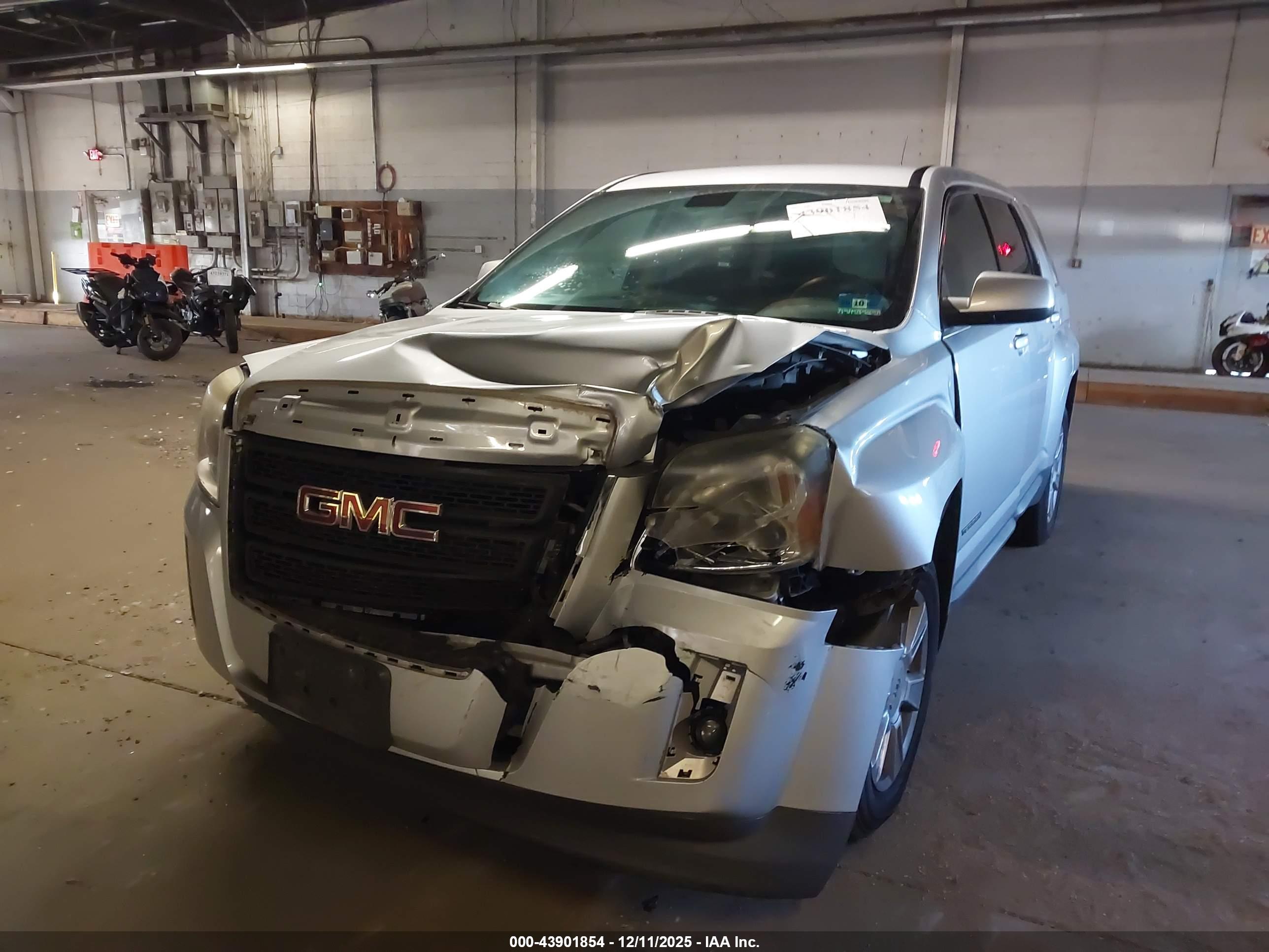 GMC TERRAIN image 6