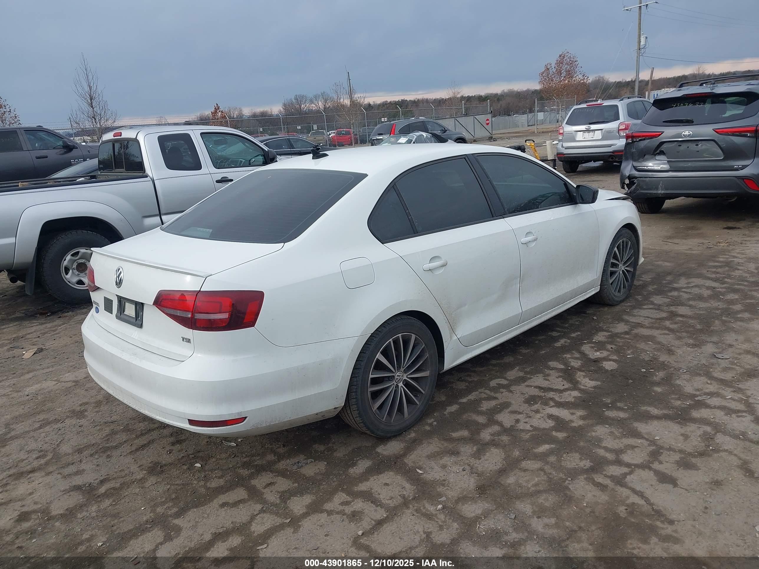 VOLKSWAGEN JETTA image 4
