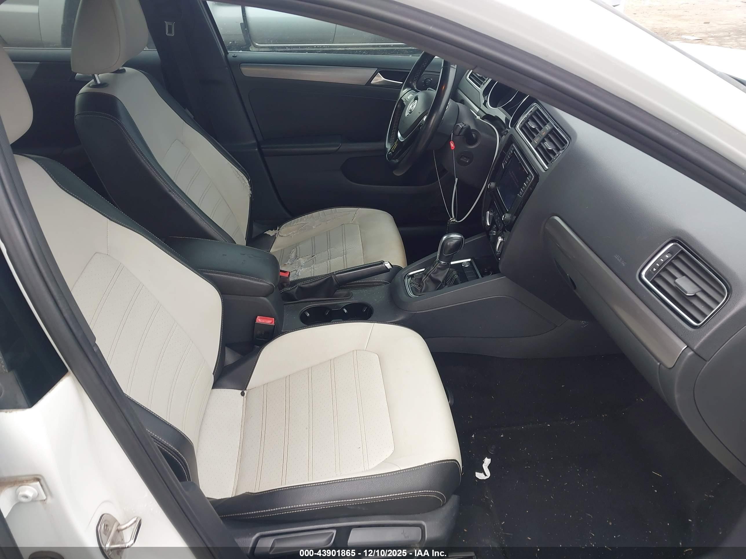 VOLKSWAGEN JETTA image 5