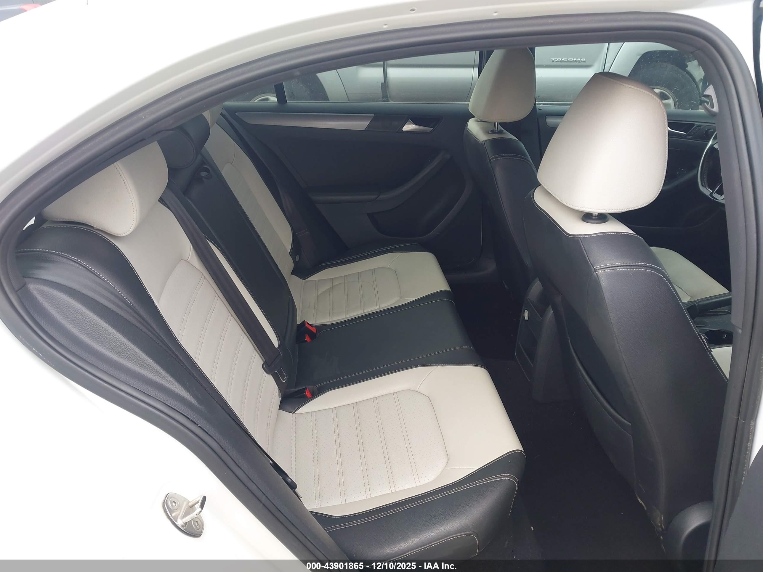 VOLKSWAGEN JETTA image 8