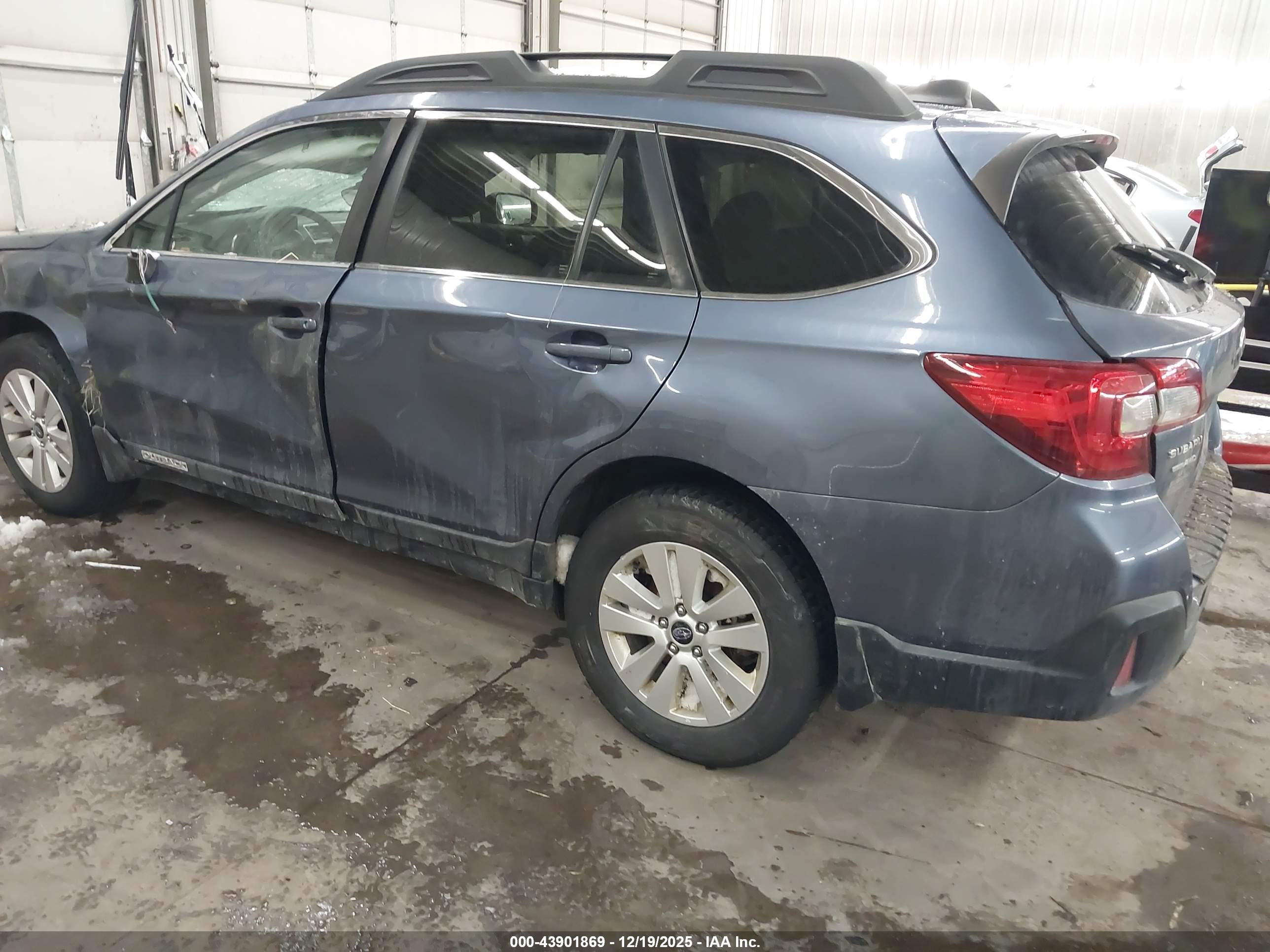 SUBARU OUTBACK image 3