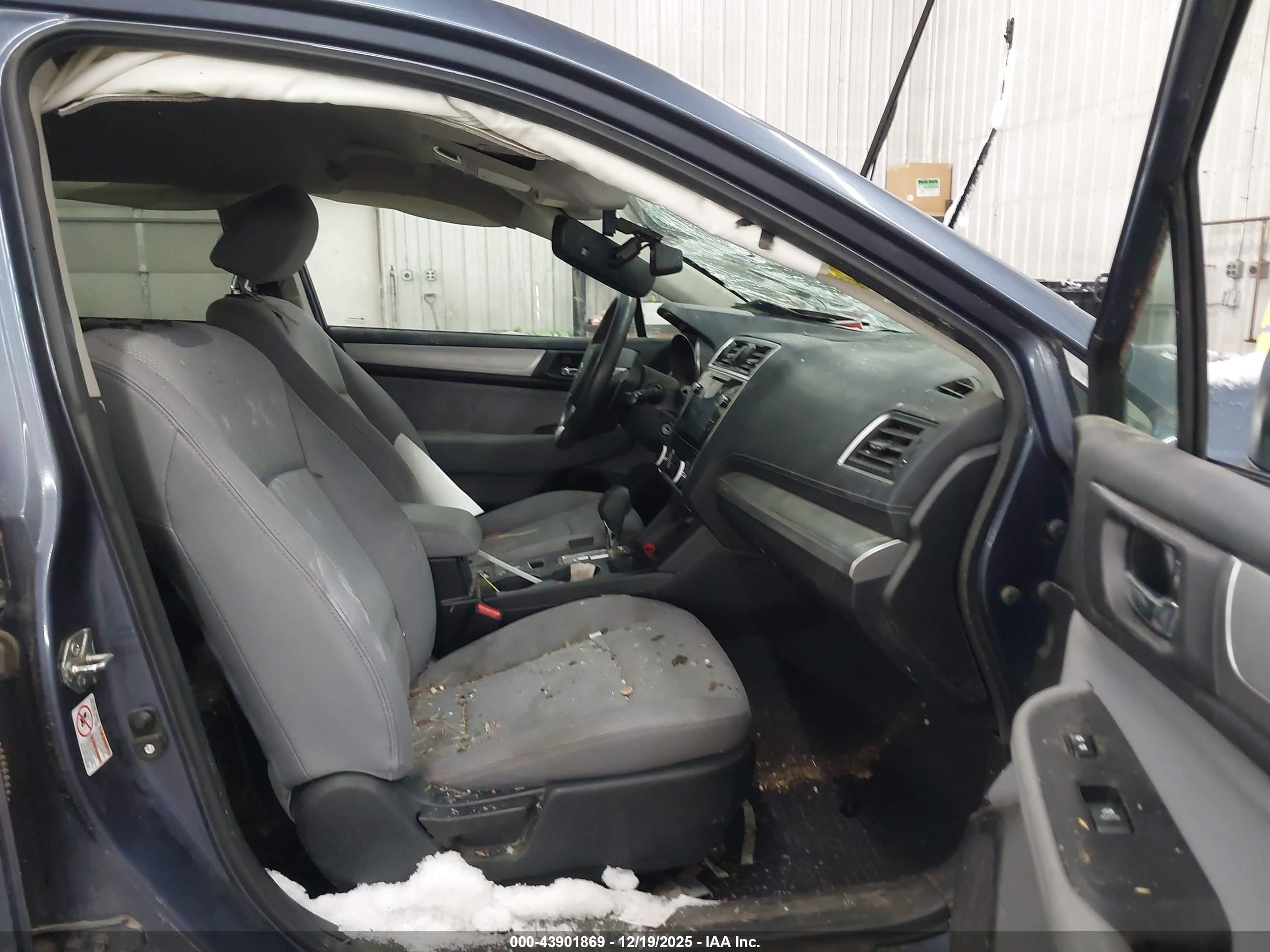 SUBARU OUTBACK image 5