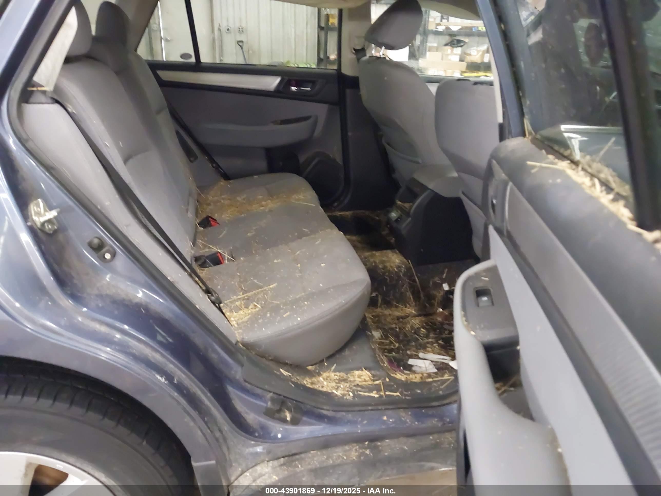 SUBARU OUTBACK image 8