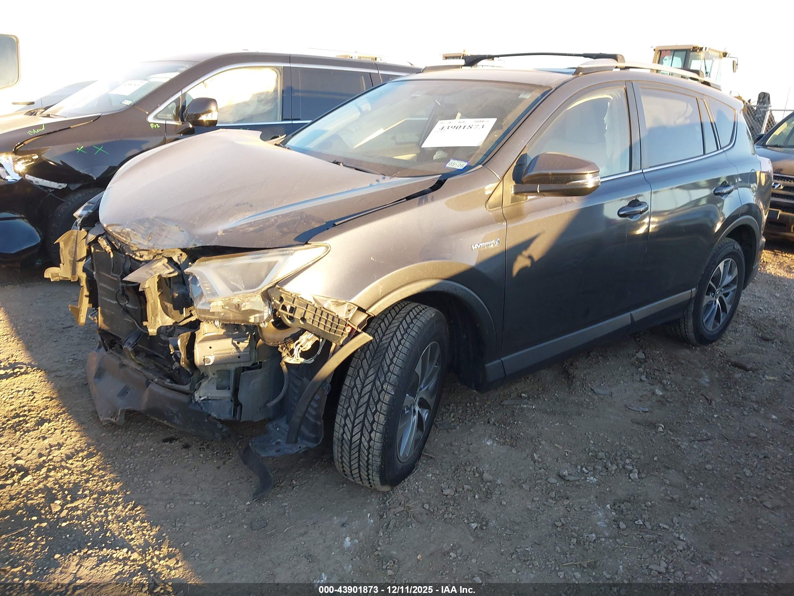TOYOTA RAV4 image 2