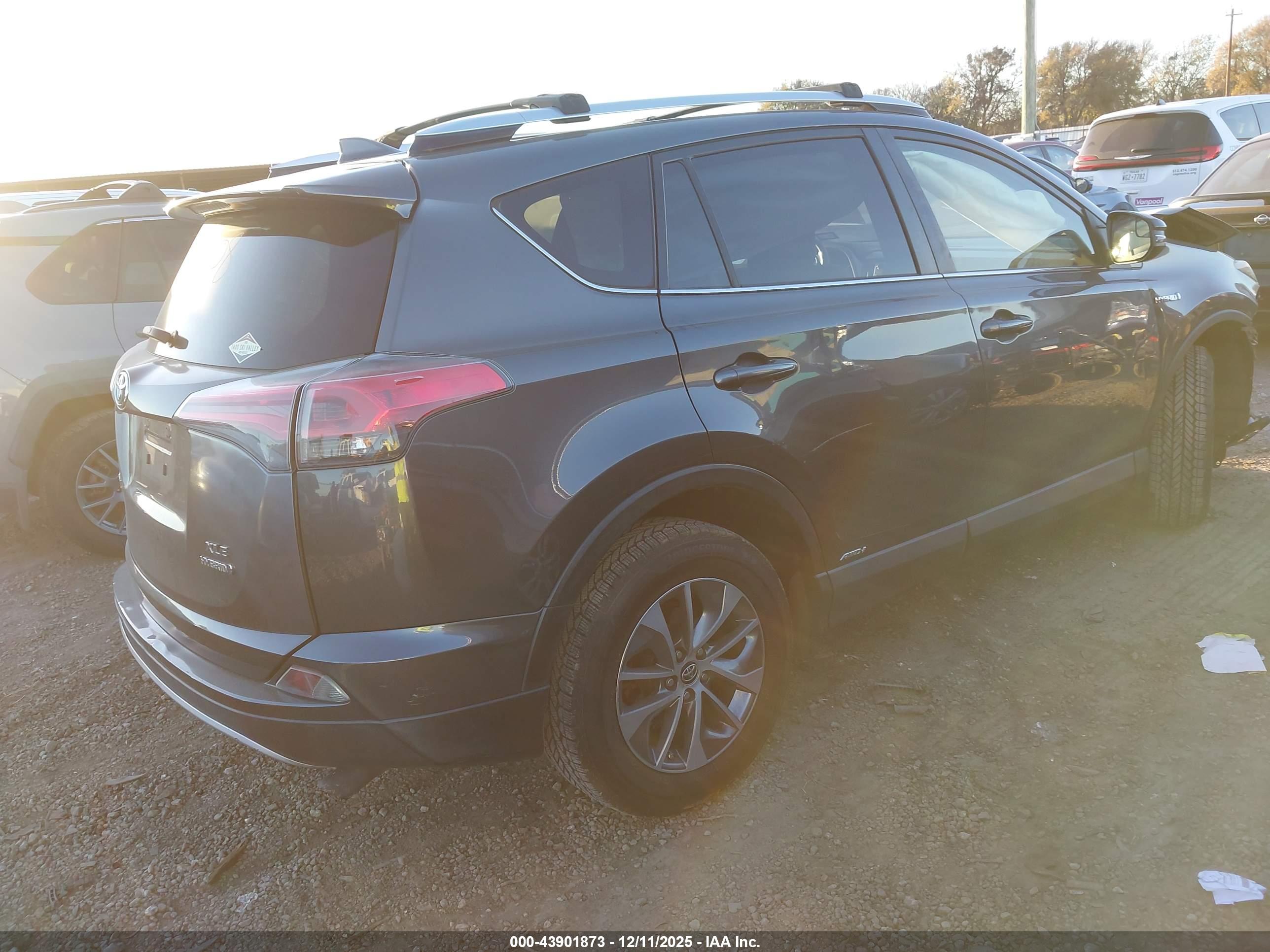 TOYOTA RAV4 image 4