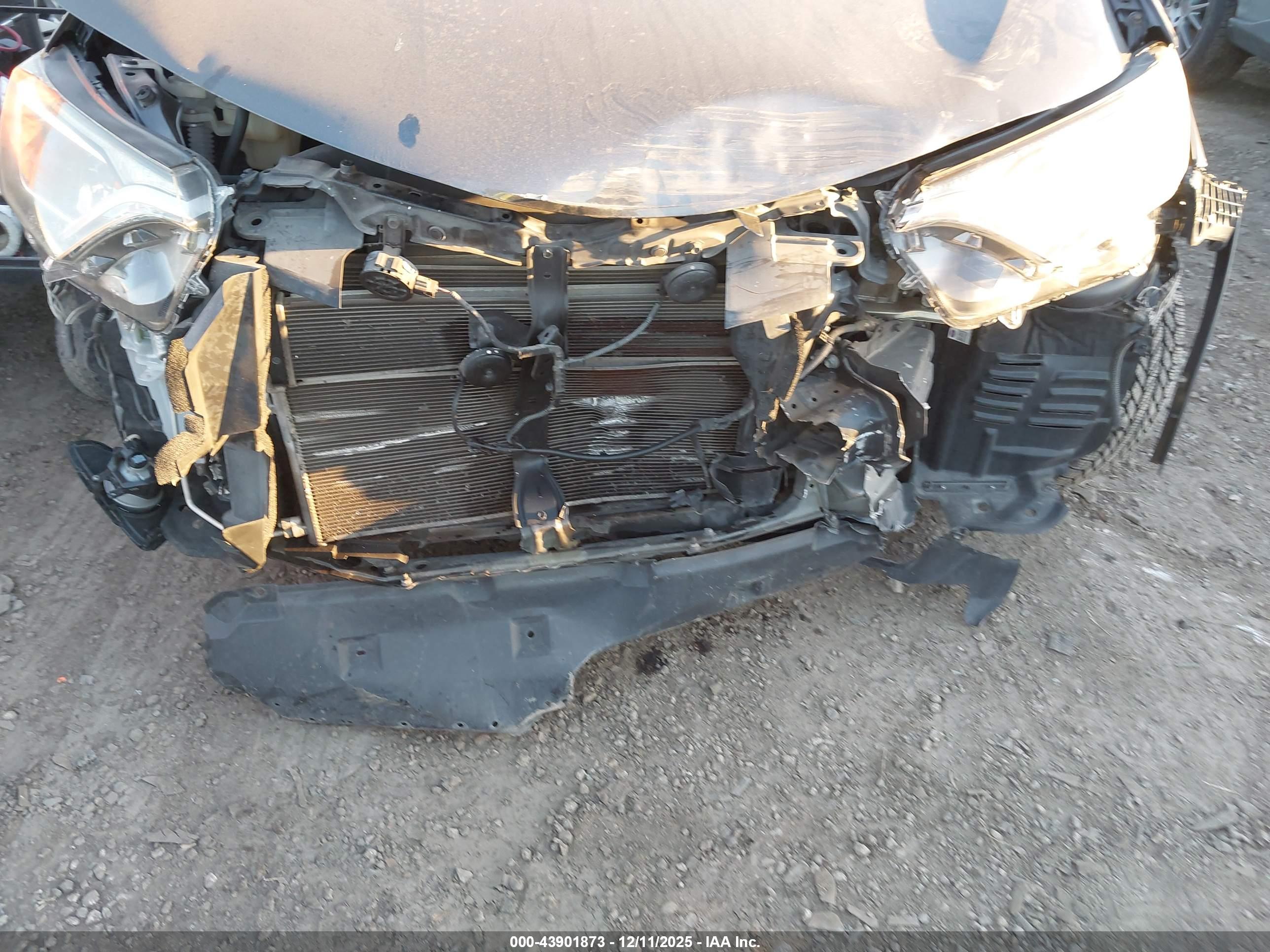 TOYOTA RAV4 image 6