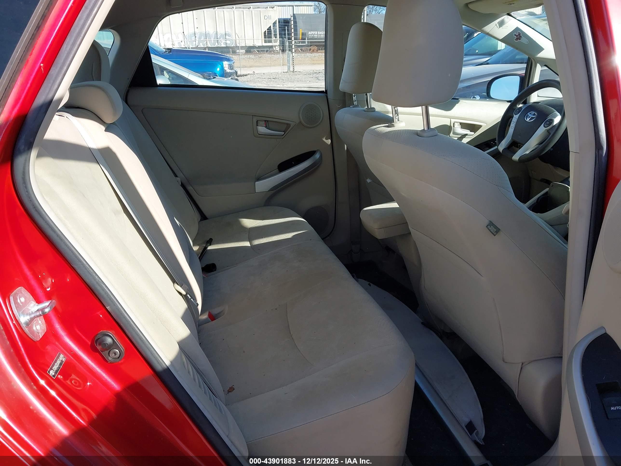 TOYOTA PRIUS image 8