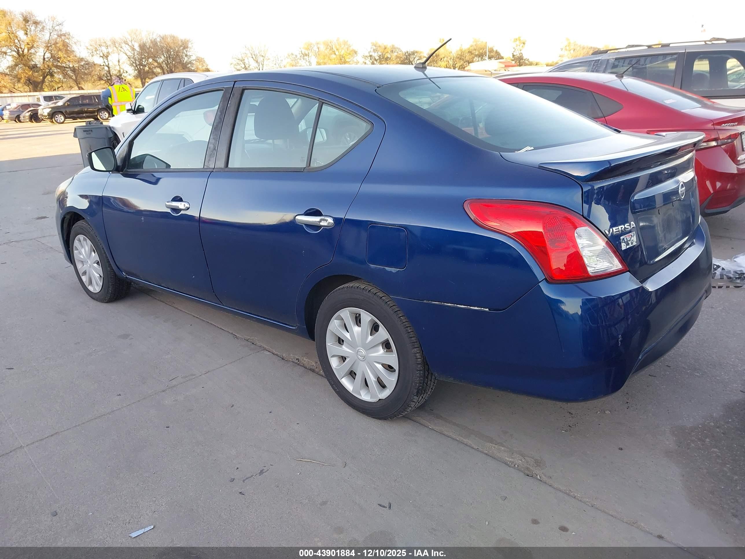 NISSAN VERSA image 3