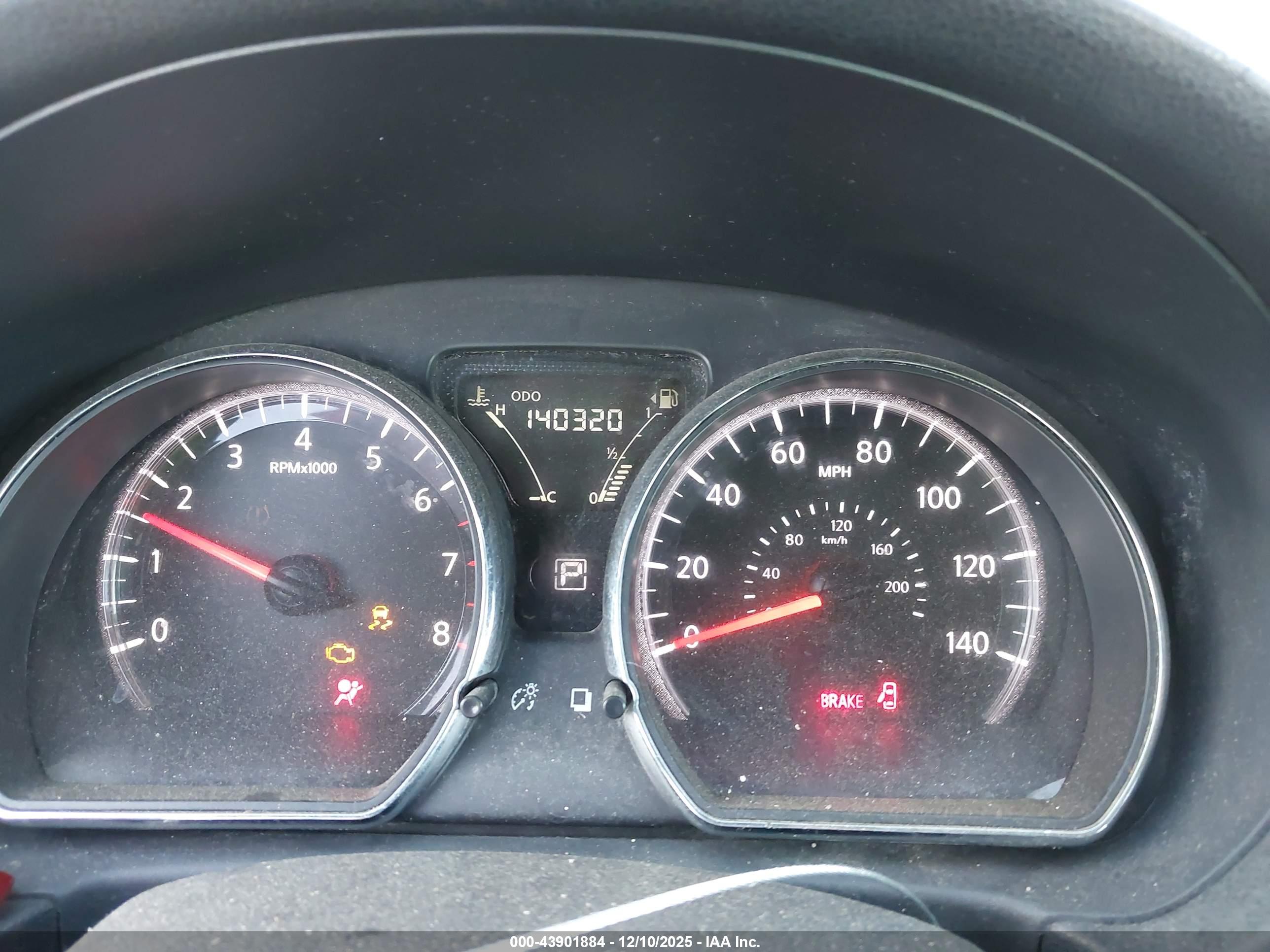 NISSAN VERSA image 7