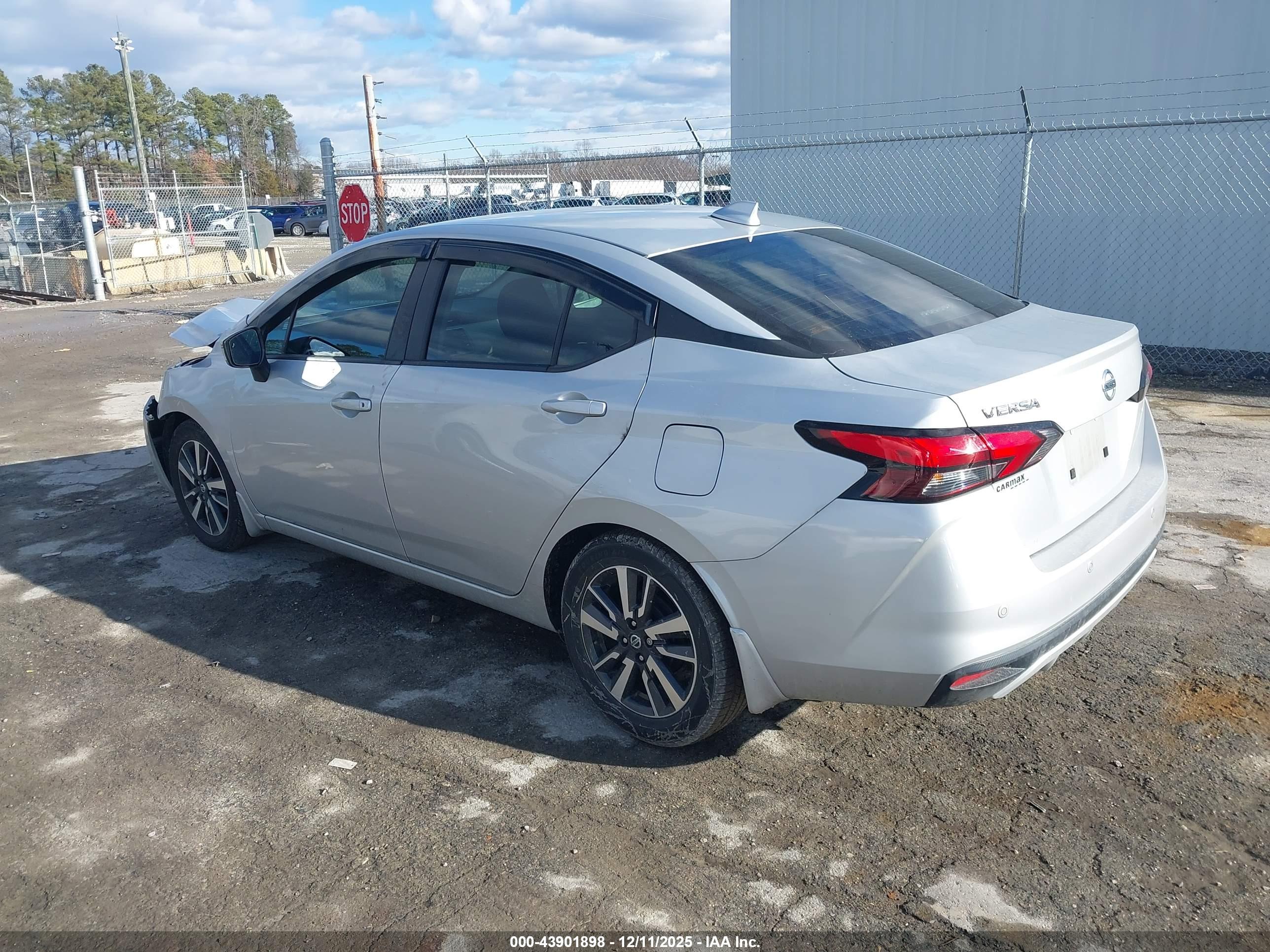 NISSAN VERSA image 3