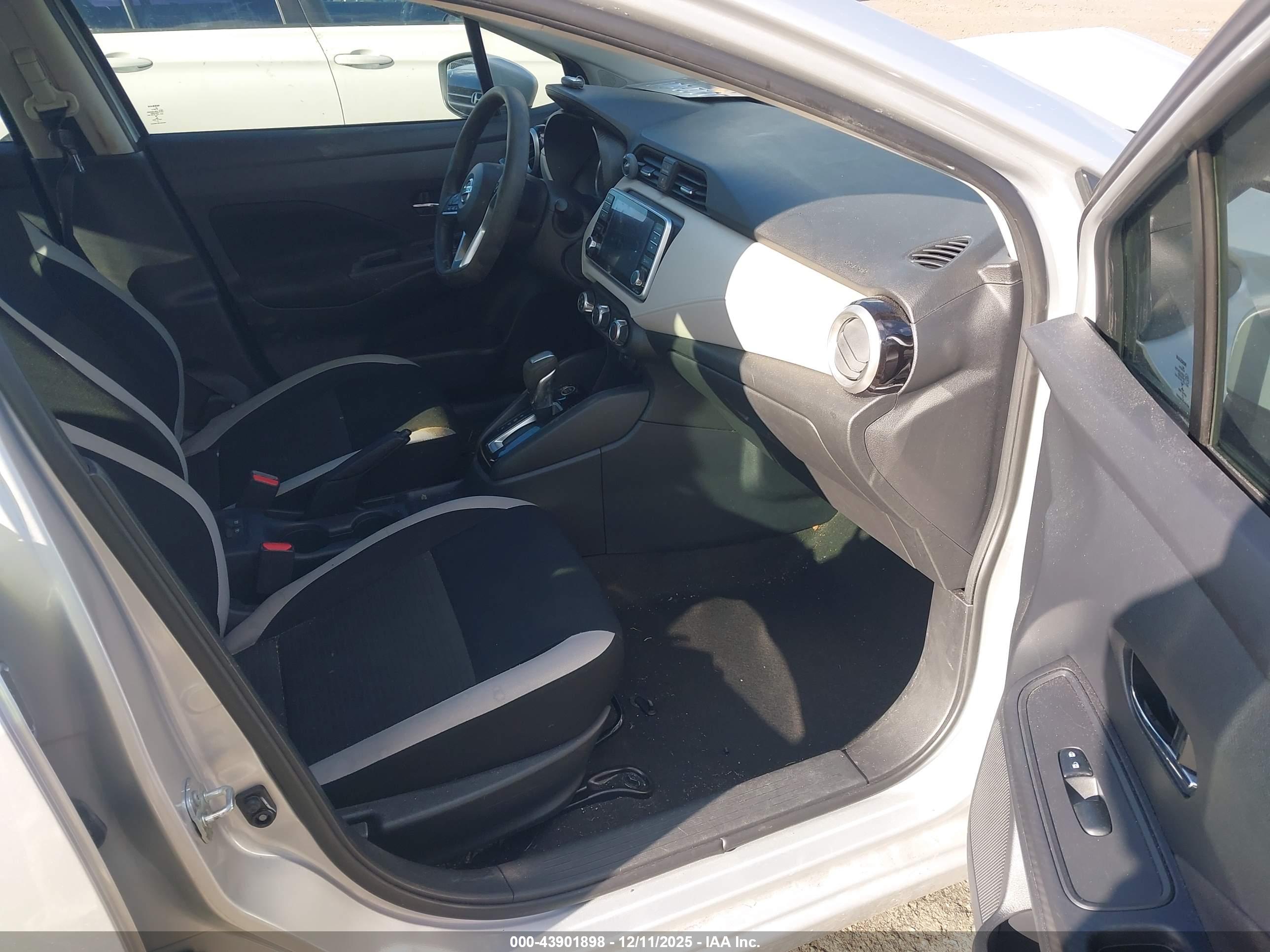 NISSAN VERSA image 5