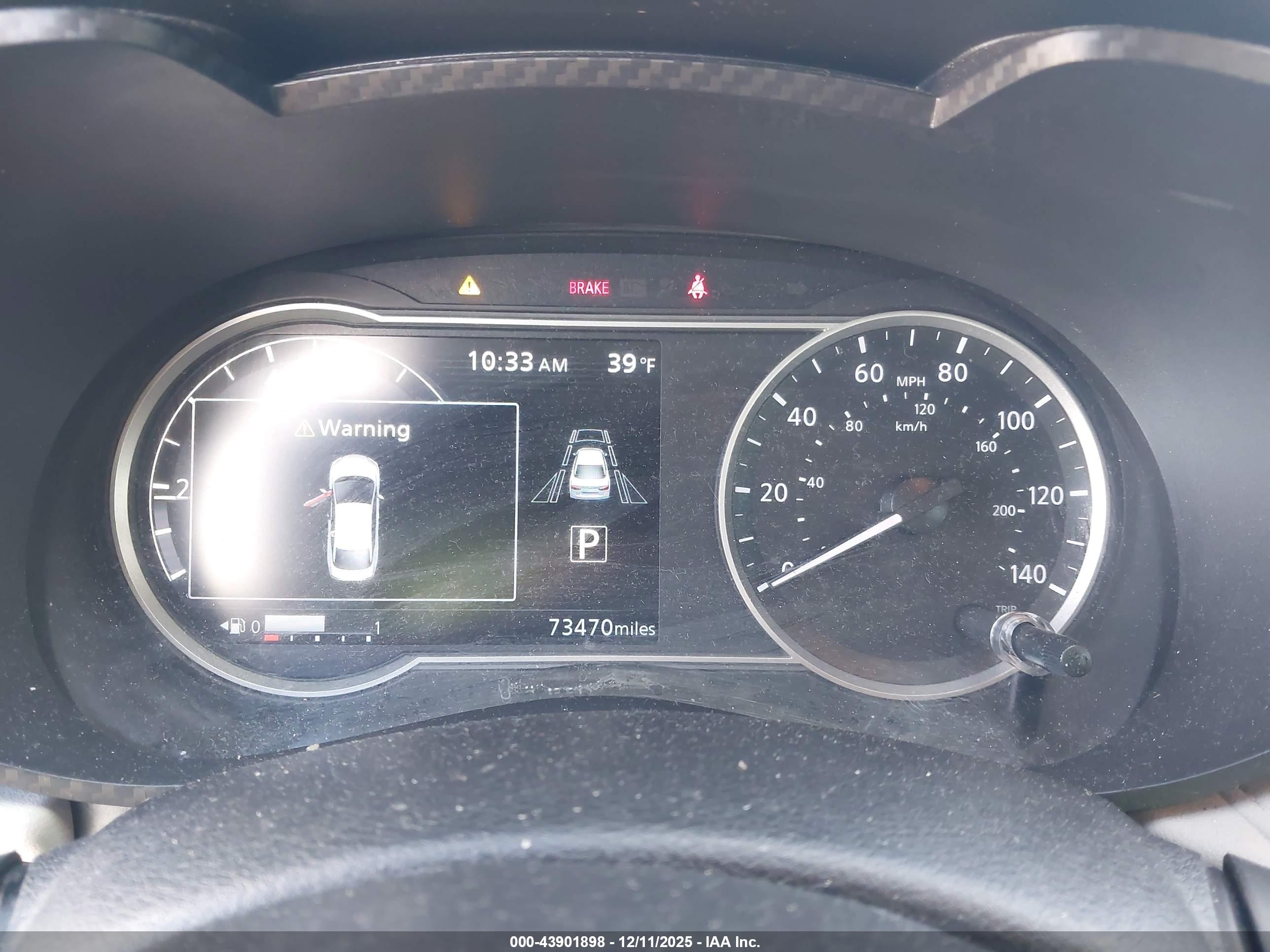 NISSAN VERSA image 7