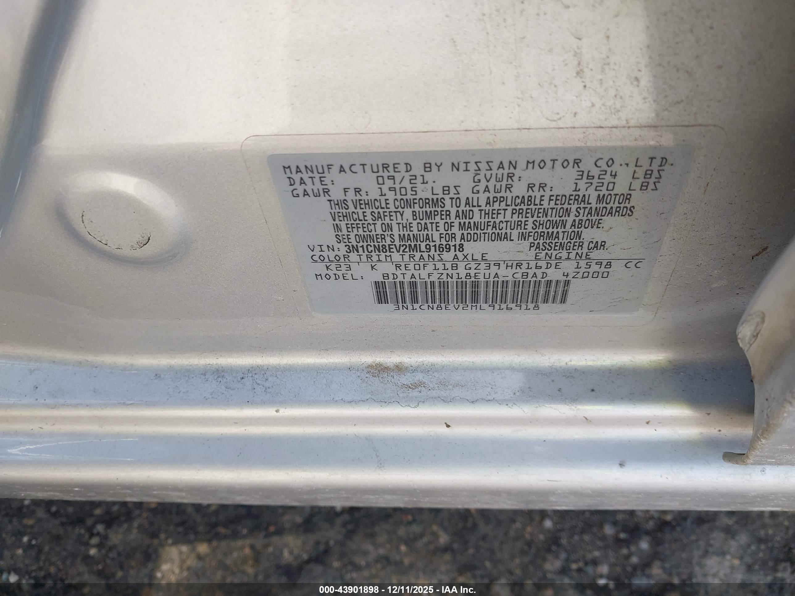 NISSAN VERSA image 9