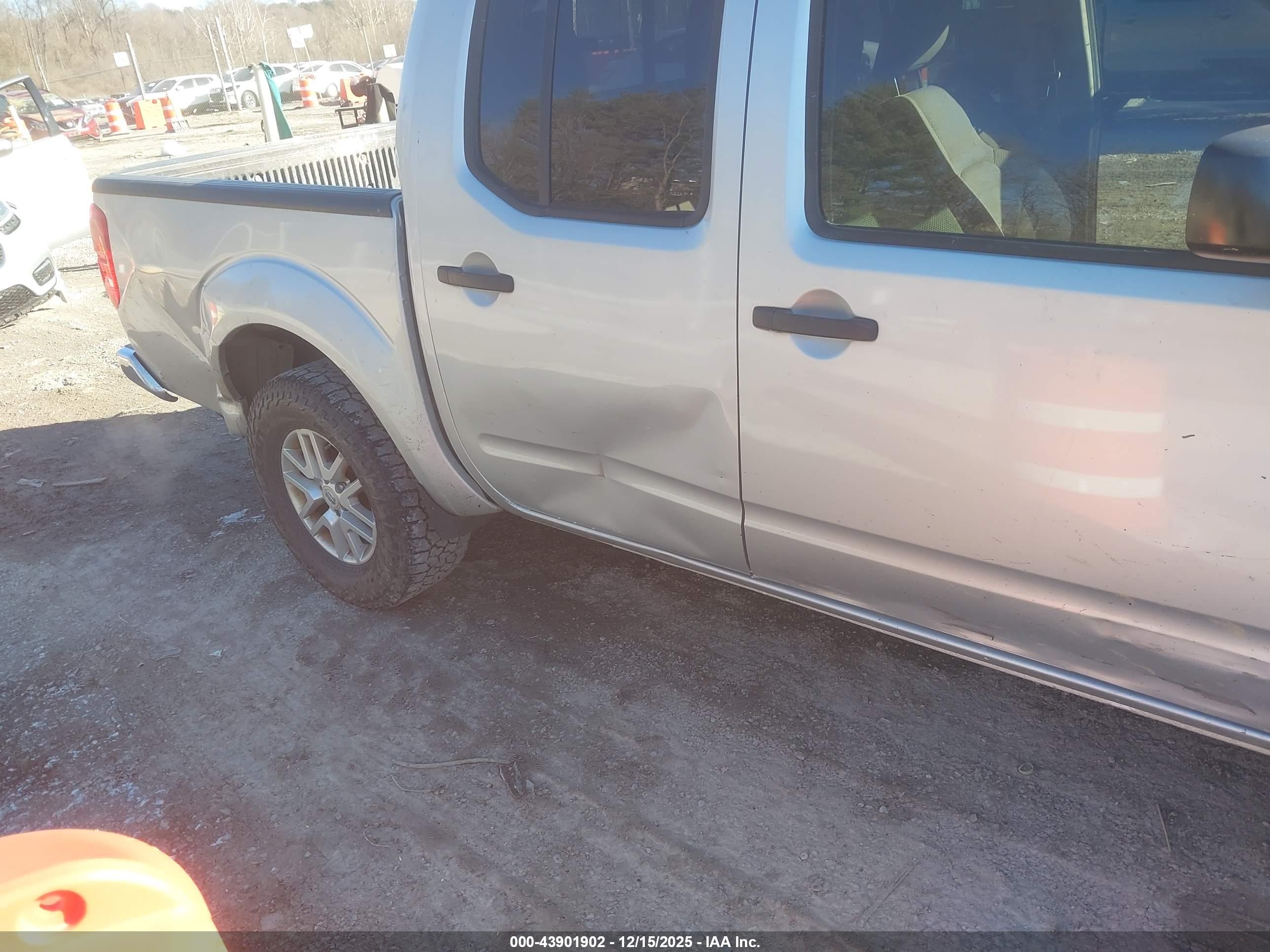 NISSAN FRONTIER image 6