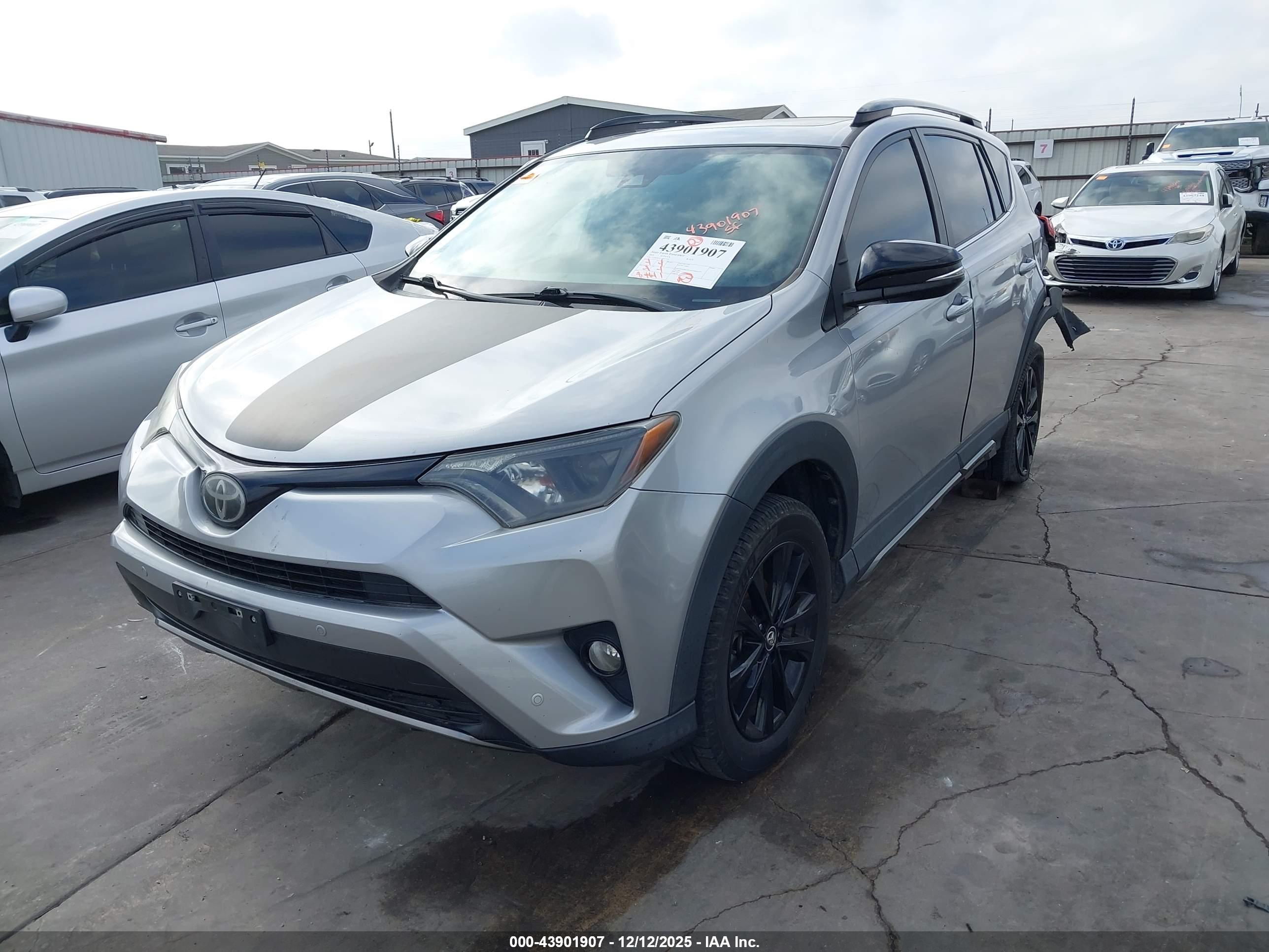 TOYOTA RAV4 image 2
